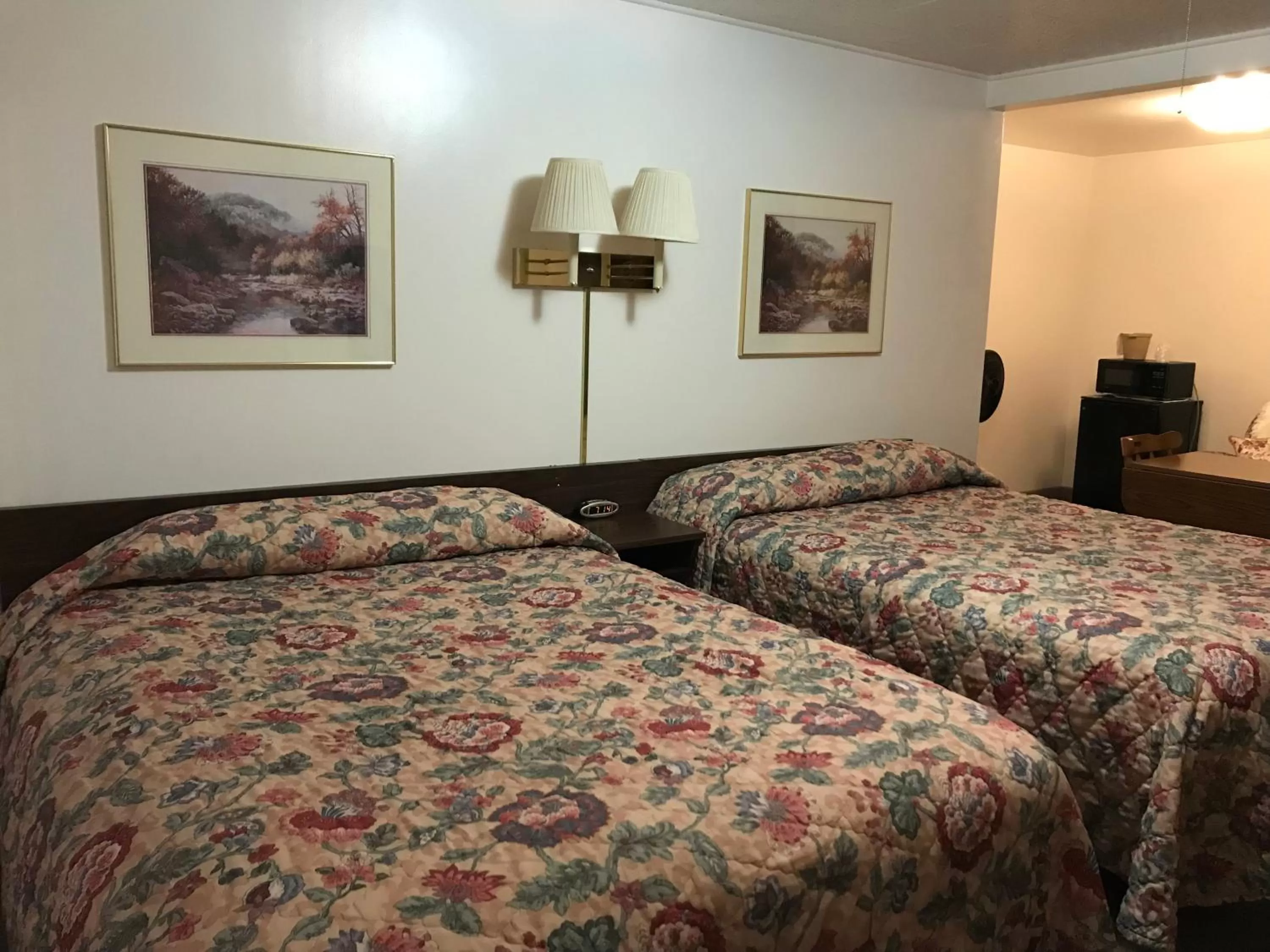 Bedroom in Motel Grand