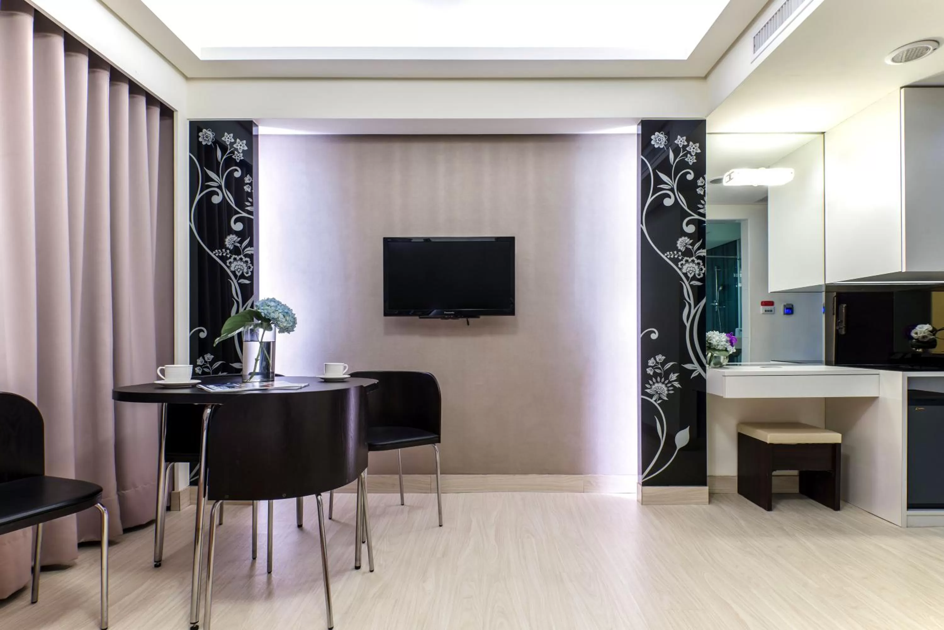 Decorative detail in Harmonious Hotel