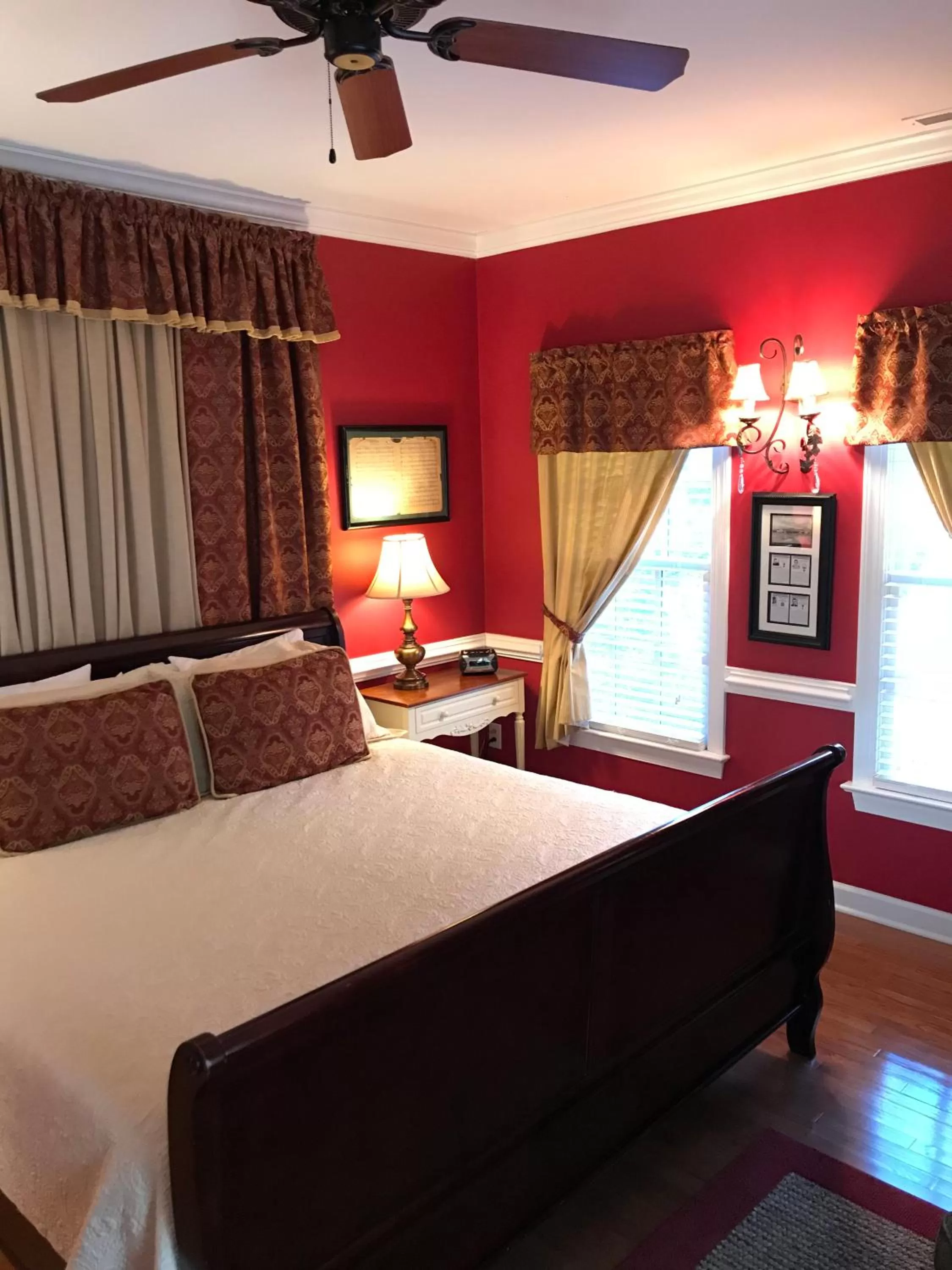 Bedroom, Bed in A Williamsburg White House Inn