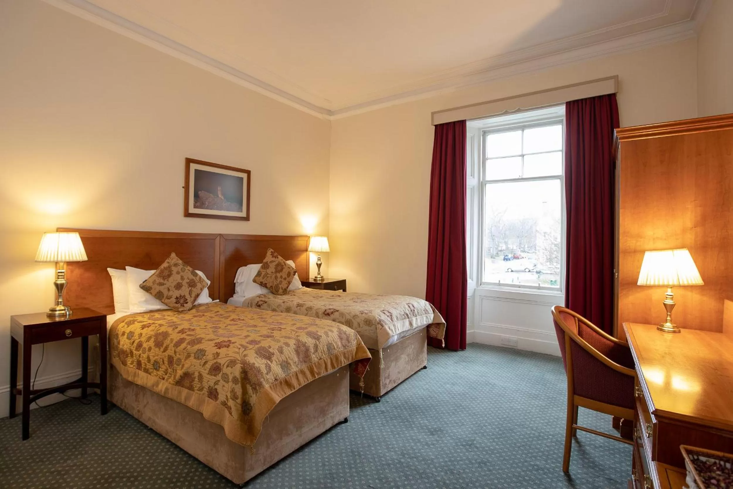 Twin Room in Grant Arms Hotel