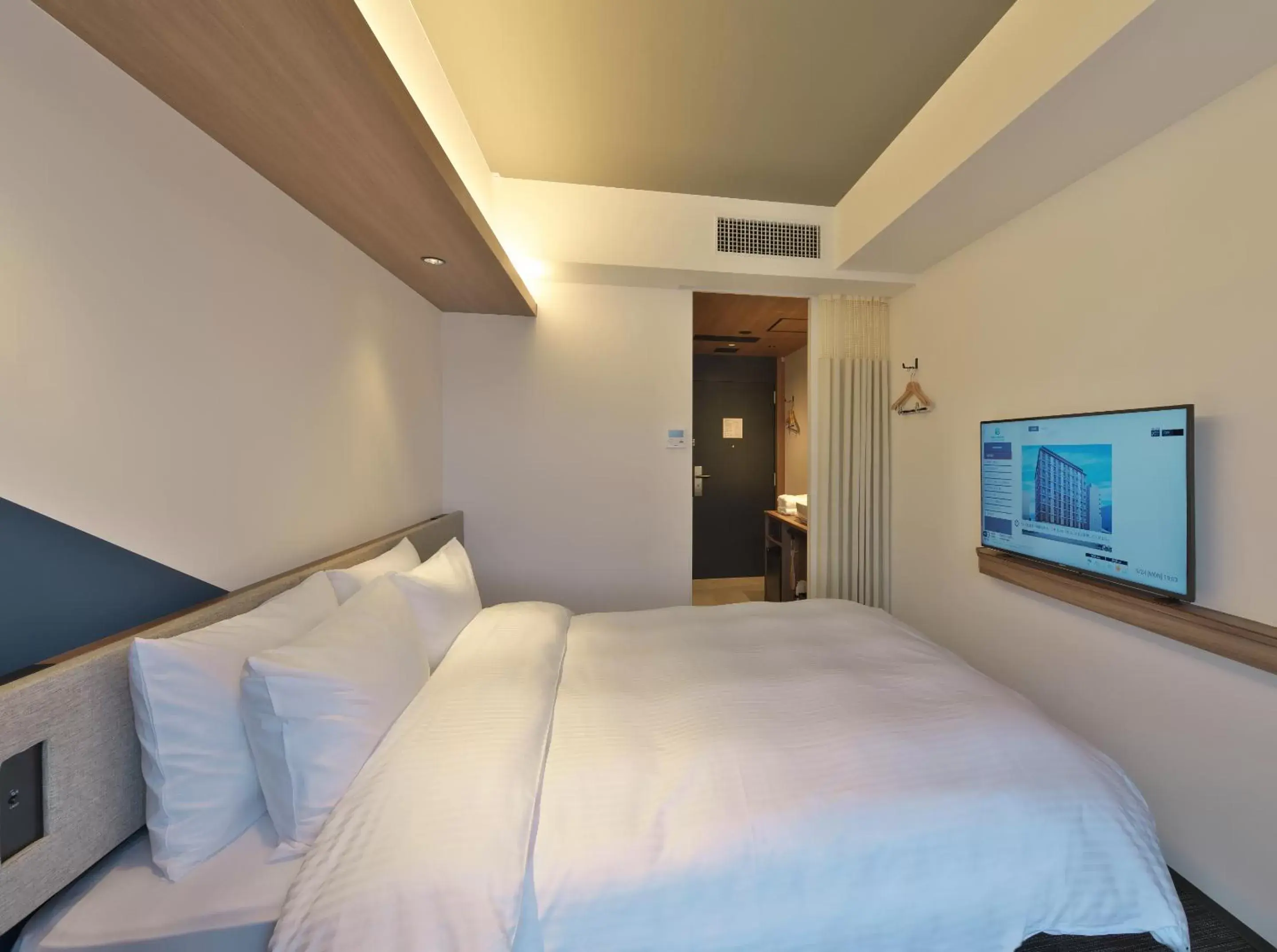 Standard Double Room B with Complimentary Breakfast - single occupancy - Non-Smoking in Prince Smart Inn Kyoto Shijo Omiya Standard Double Room B with Complimentary Breakfast - single occupancy - Non-Smoking in Prince Smart Inn Kyoto Shijo Omiya