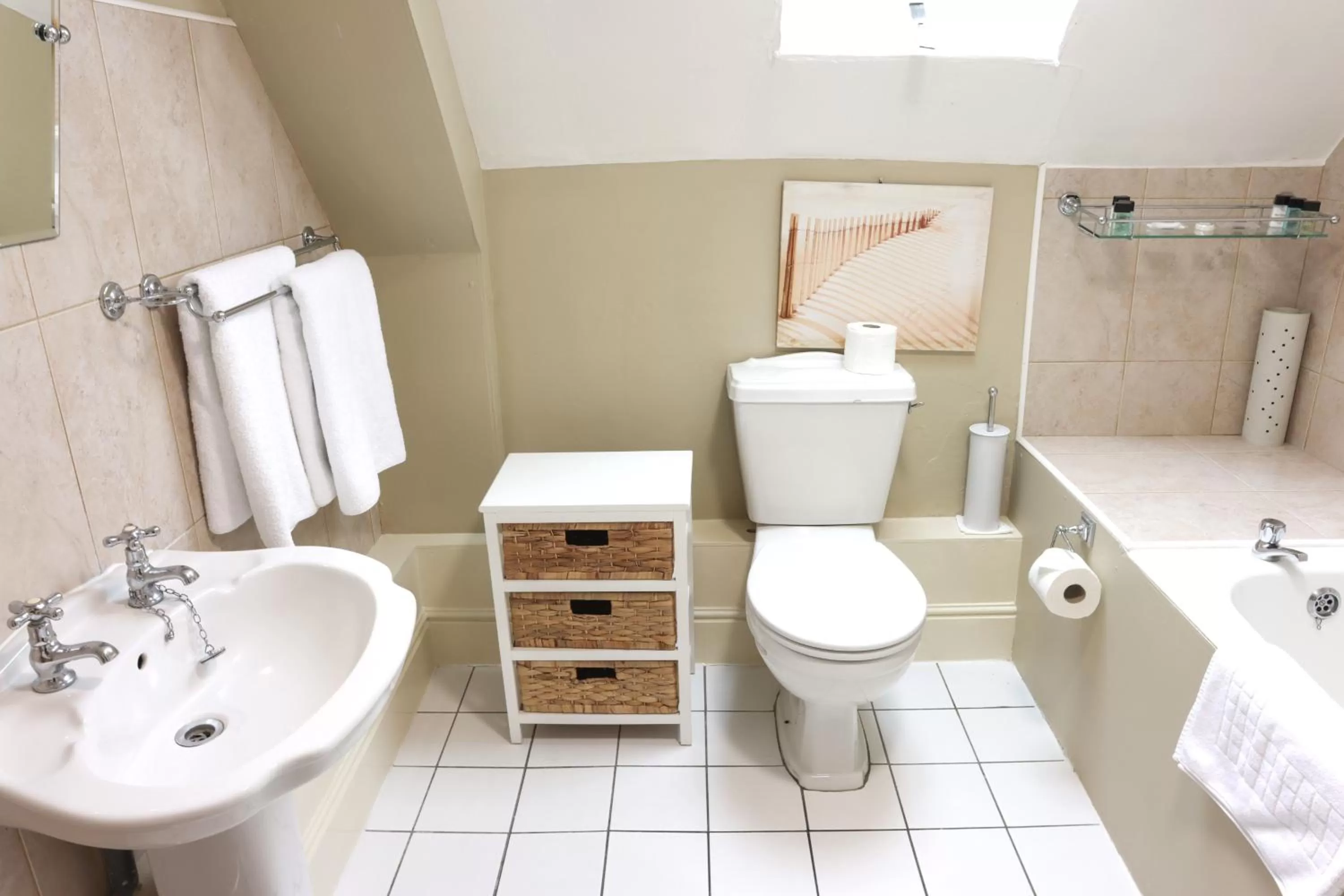 Bathroom in The Kings Arms Inn