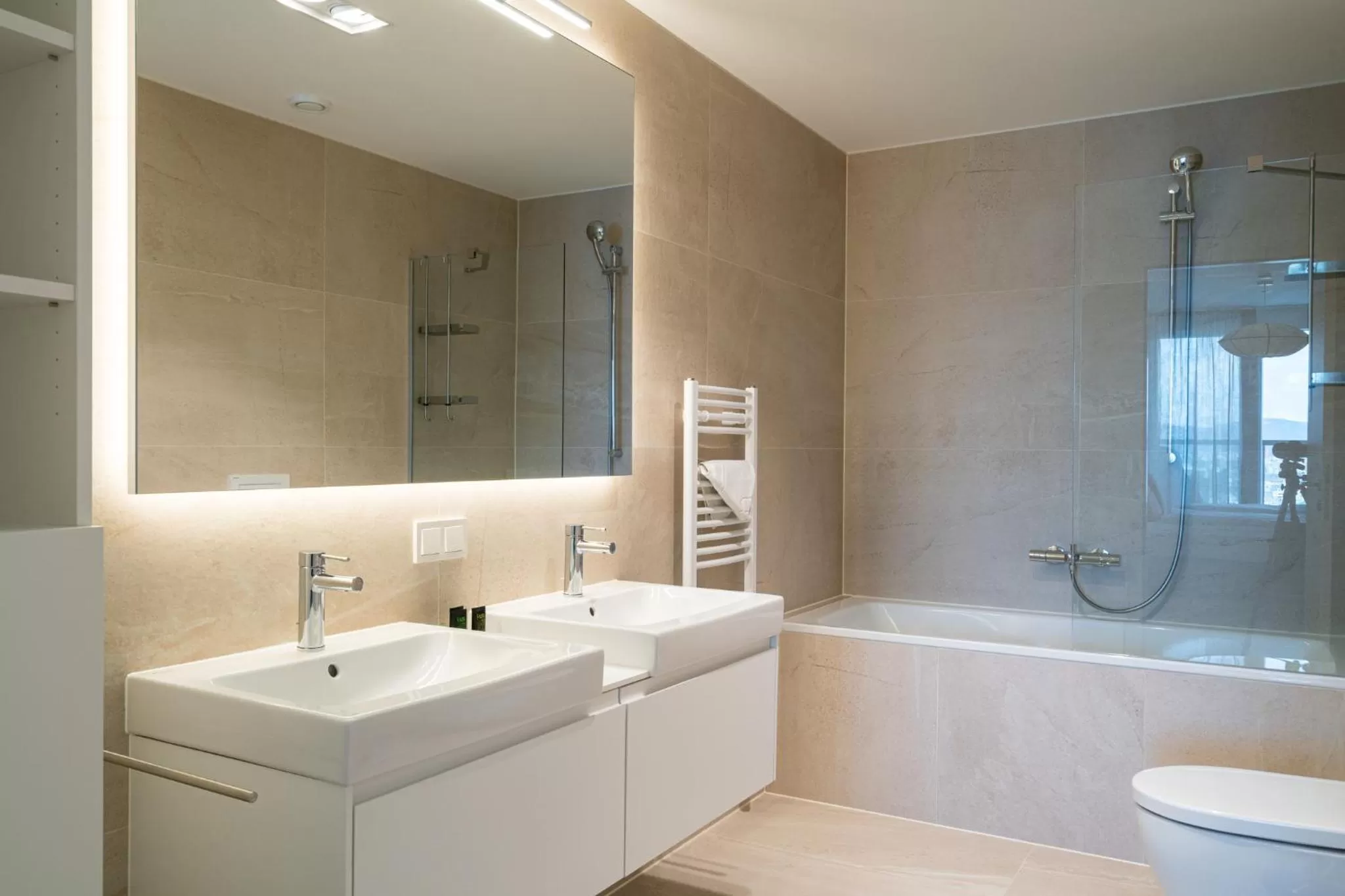 Bathroom in Vienna Residence, Marina Tower - Danube