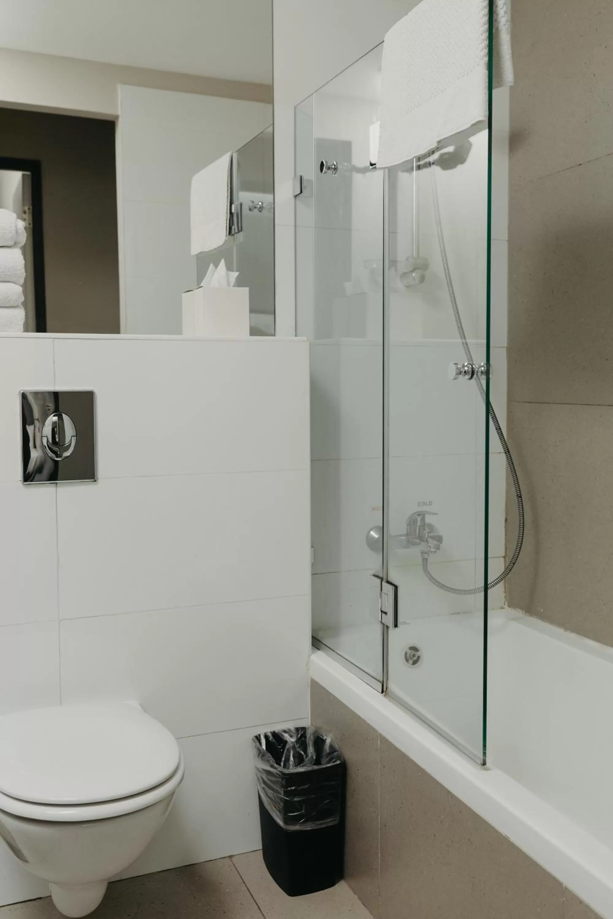 Toilet in Hillel 11 Hotel