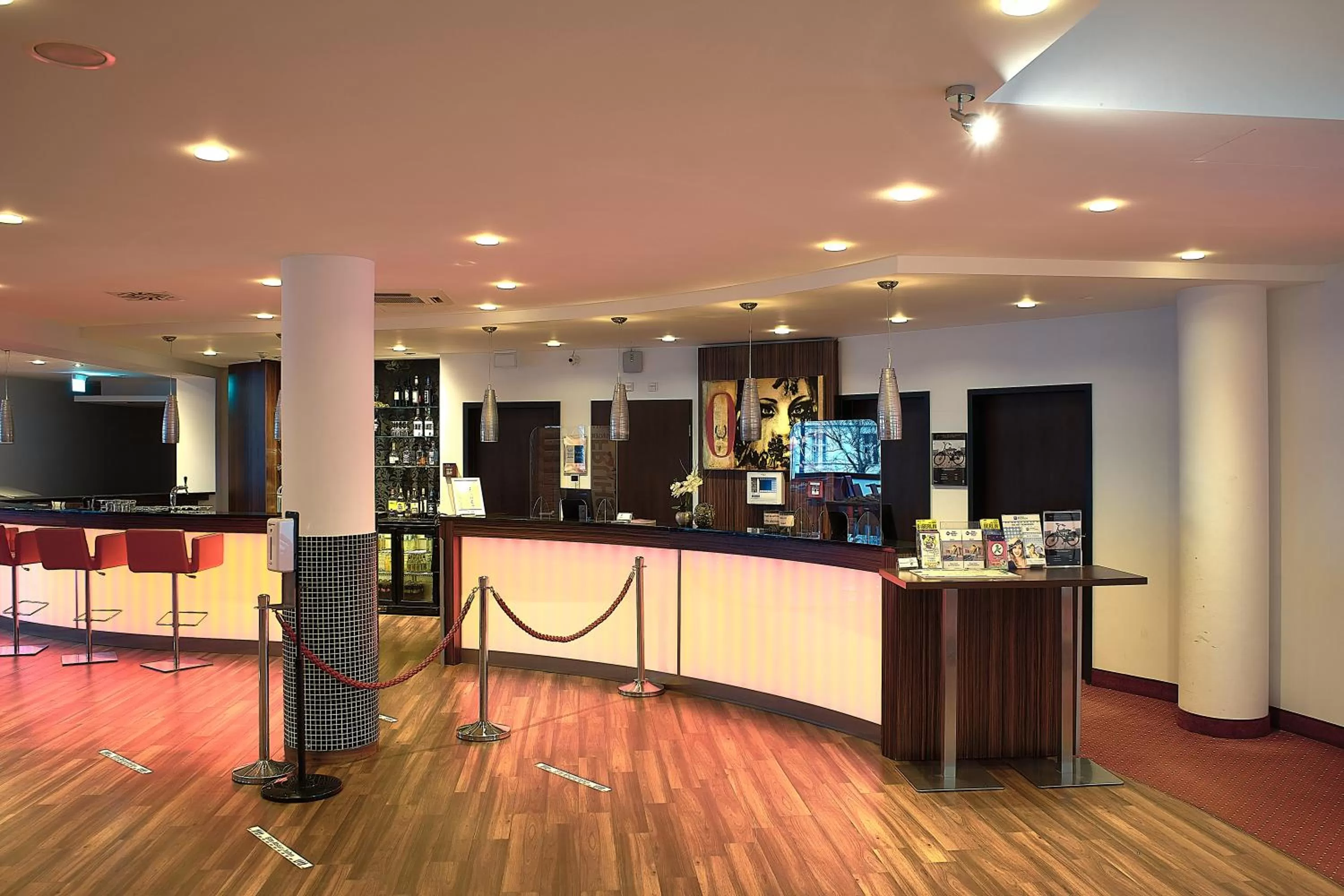 Lobby or reception in Best Western Plus Plaza Berlin Kurfürstendamm