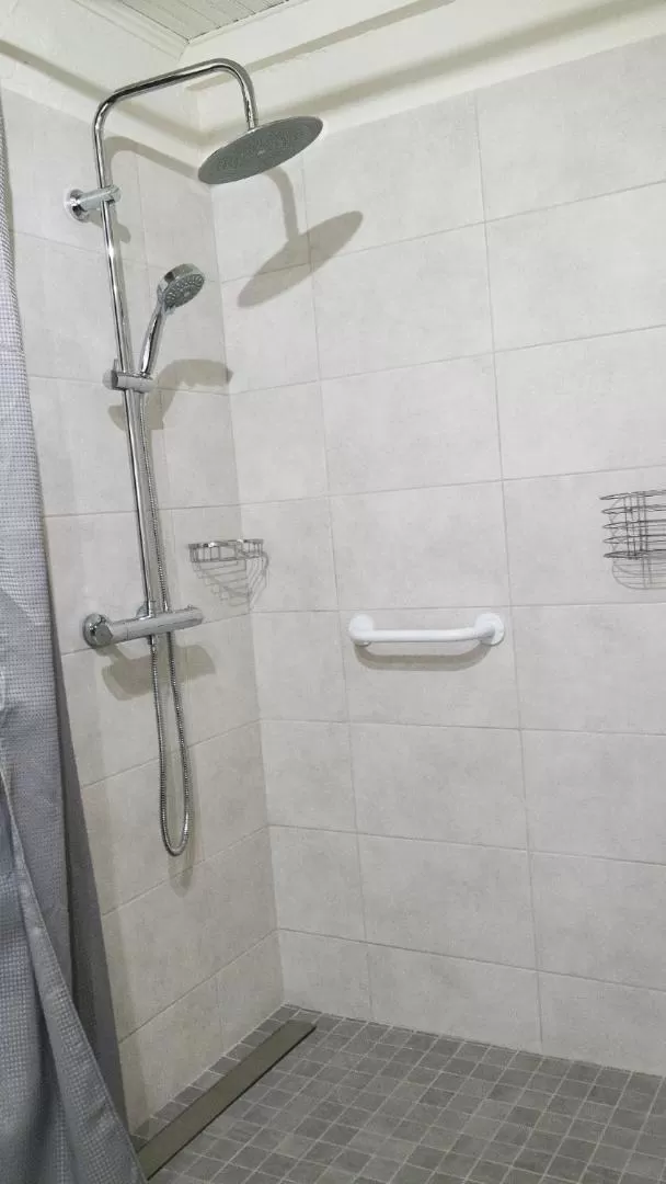 Bathroom in Mas Grimaud - Gîte- Studio et chambres d'hôtes familiales