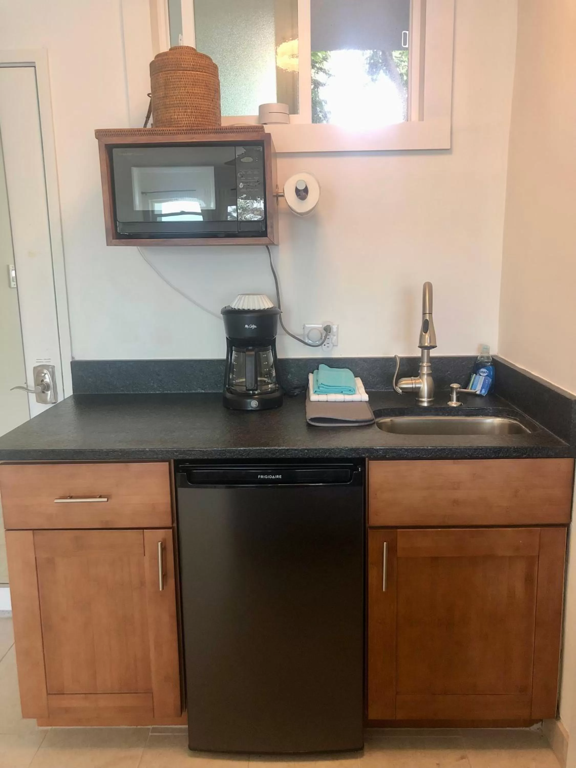 Kitchen or kitchenette in Kona Tiki Hotel - No Resort Fees