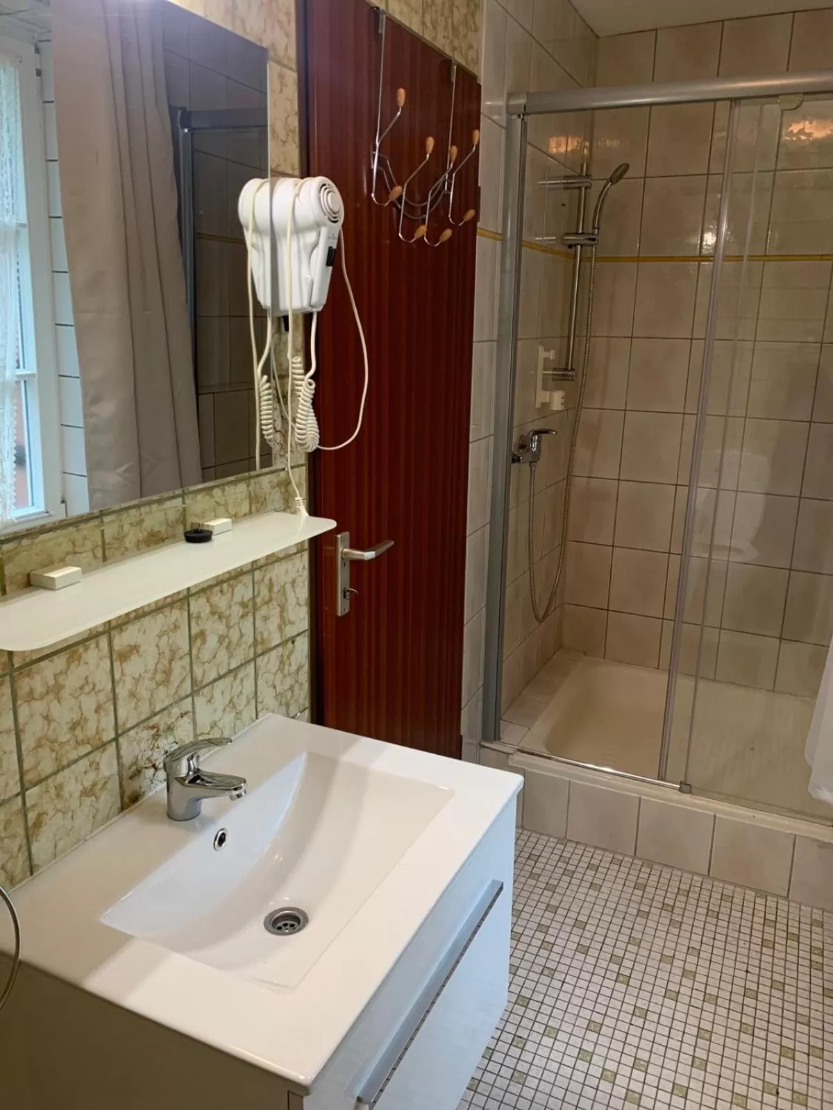 Toilet in Hotel Restaurant El Greco bei der Taffingsmühle