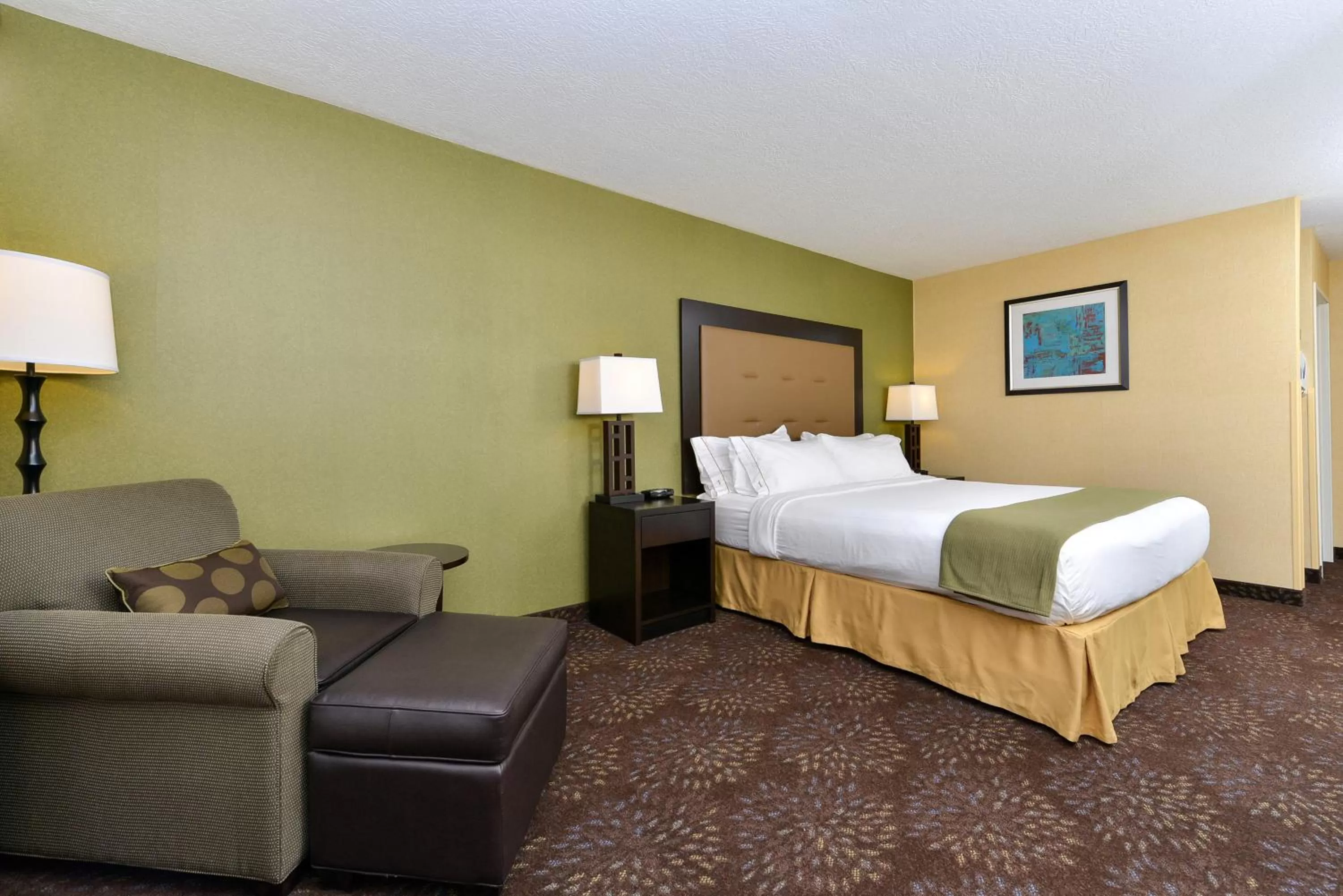 Photo of the whole room, Bed in Holiday Inn Express Hotel & Suites Charlotte by IHG