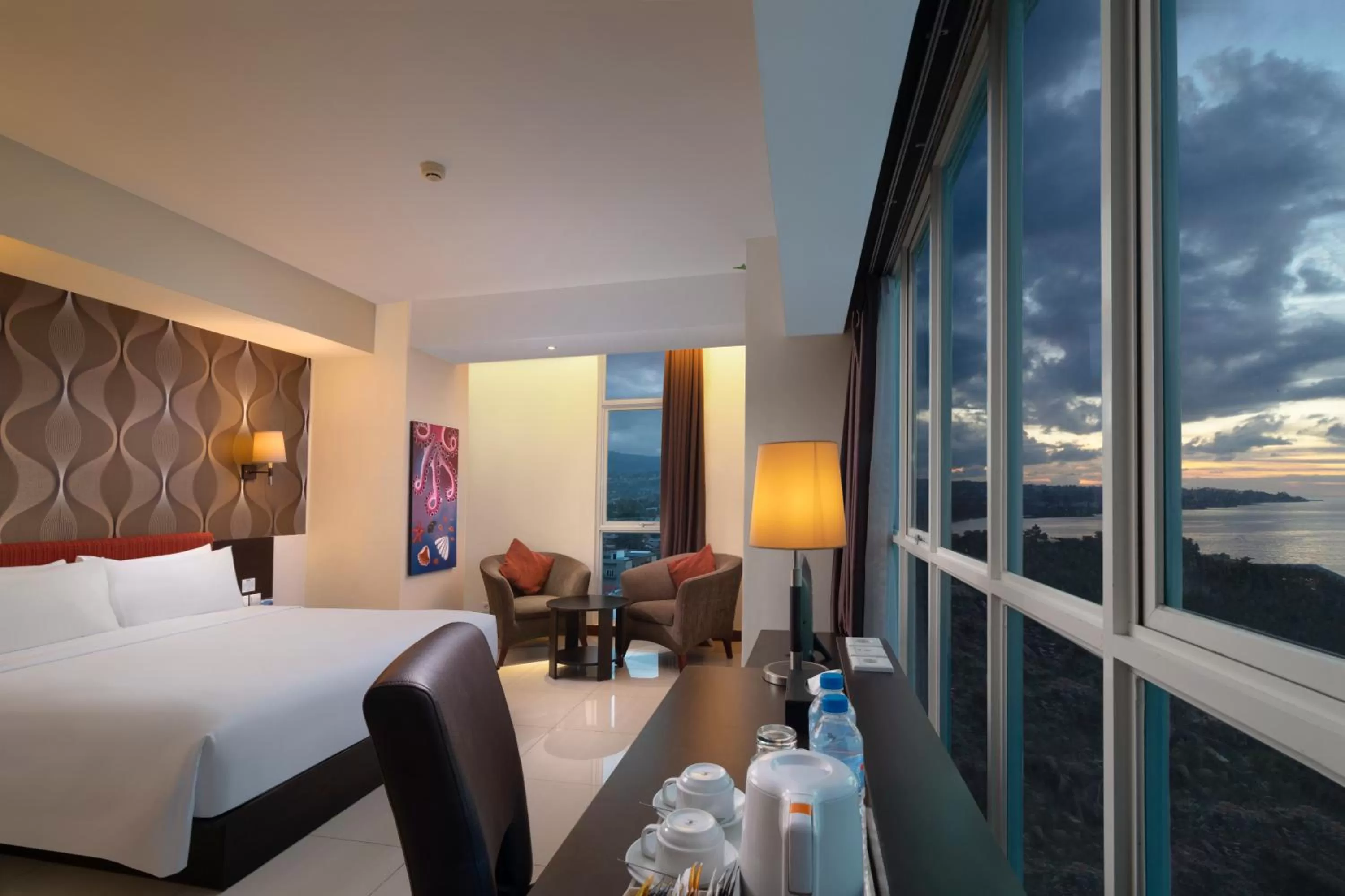 View (from property/room), Bed in Best Western The Lagoon Hotel