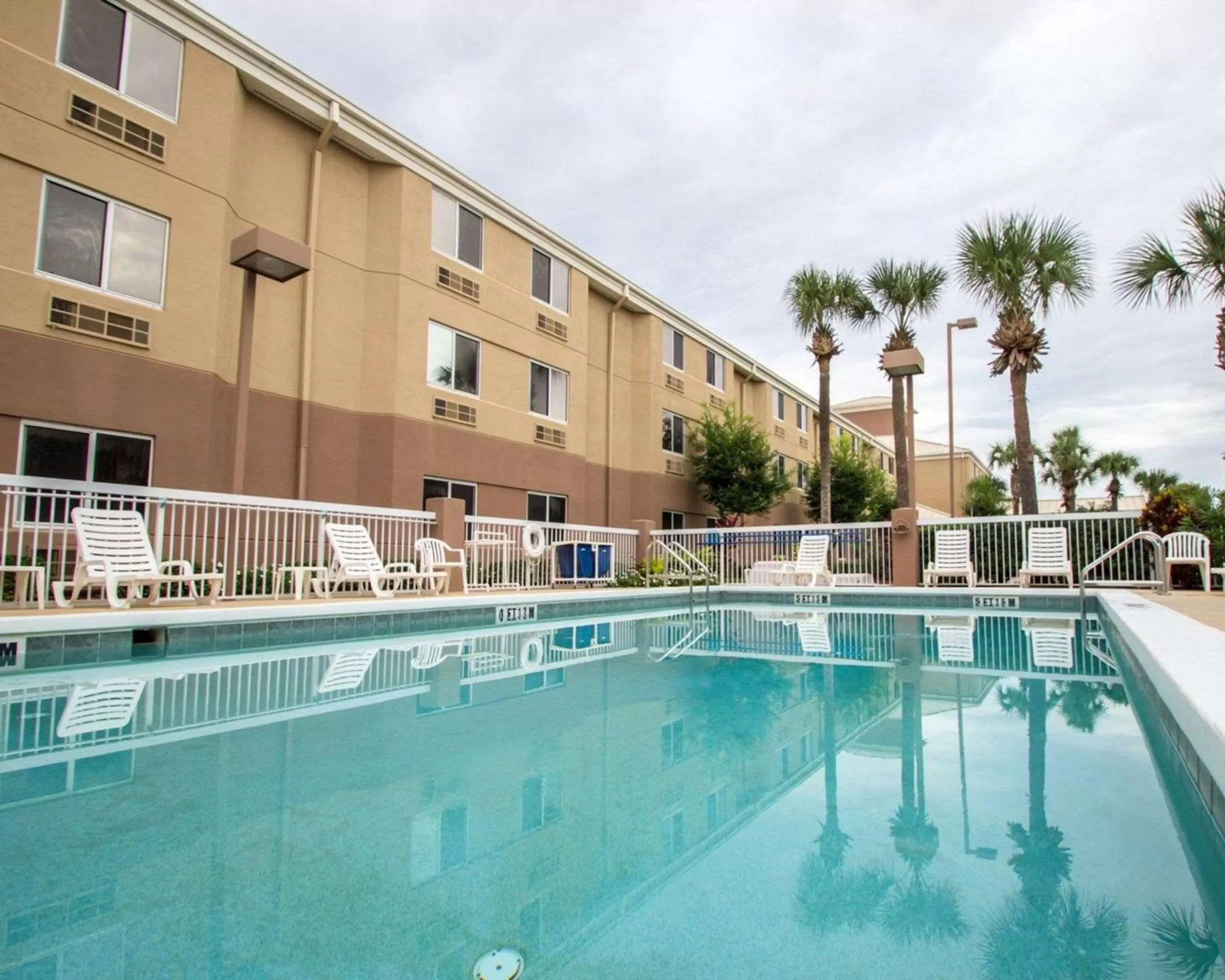 Swimming pool in Sleep Inn Ormond Beach - Daytona