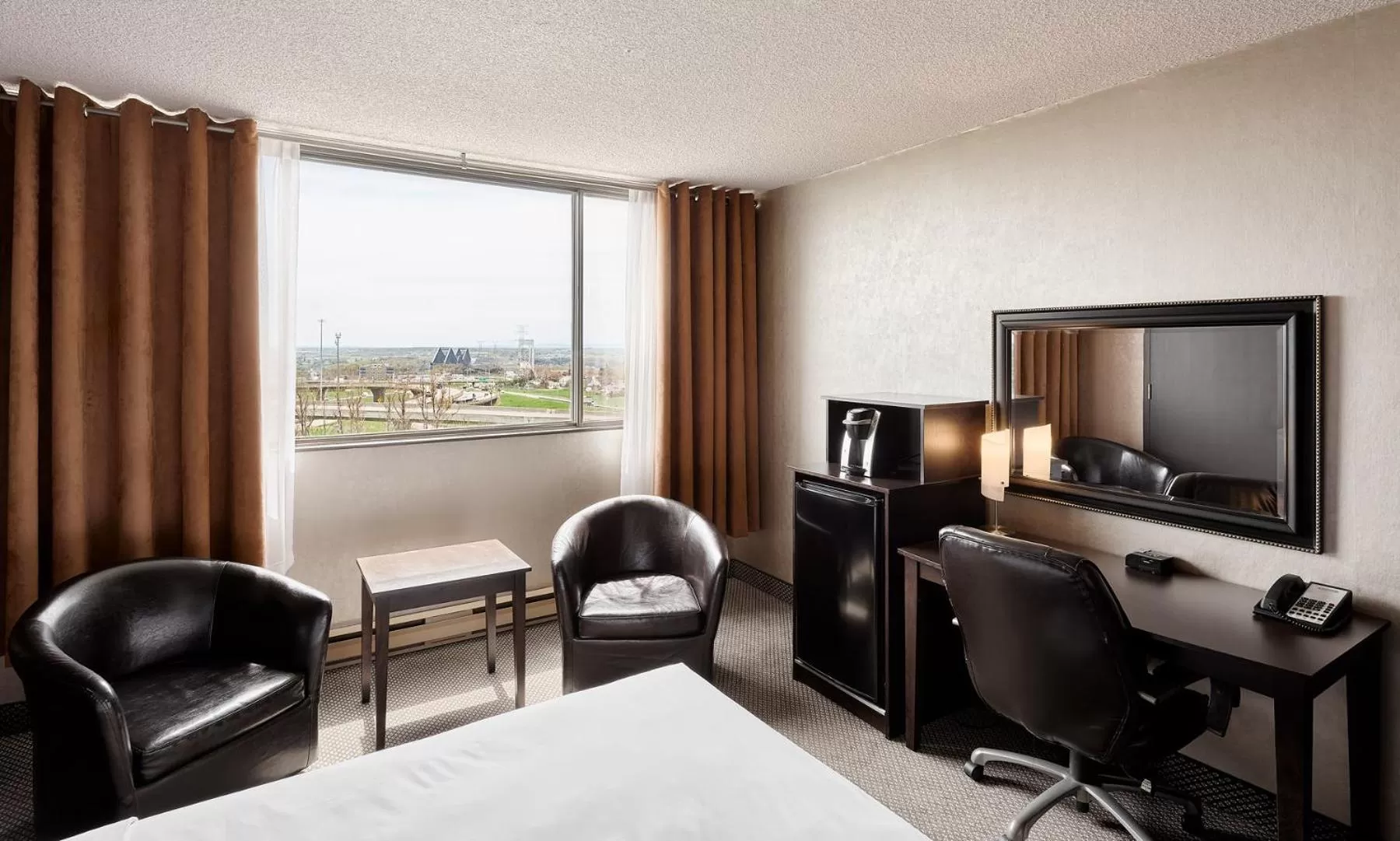 TV and multimedia, Bed in Travelodge by Wyndham Quebec City Hotel & Convention Centre