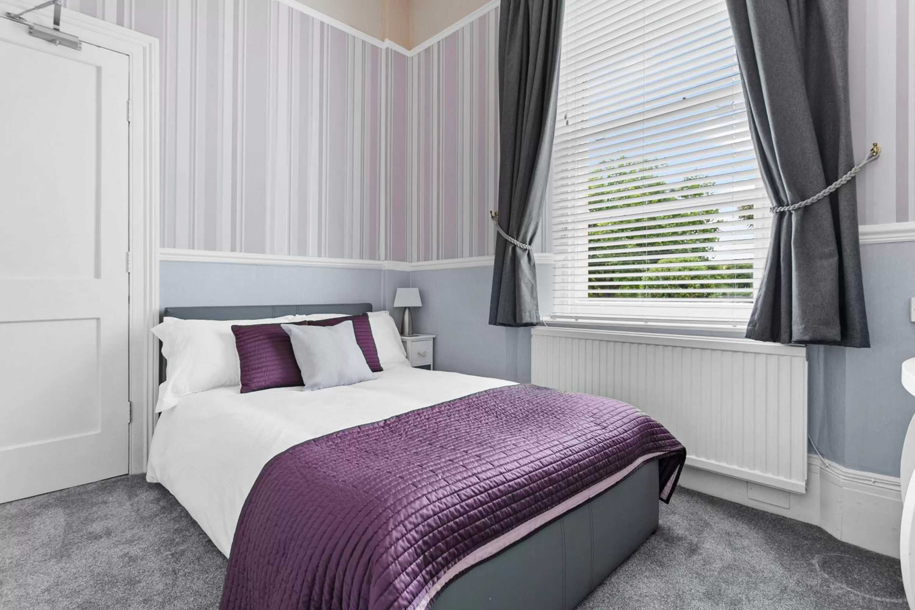 Bedroom, Bed in The Berburry