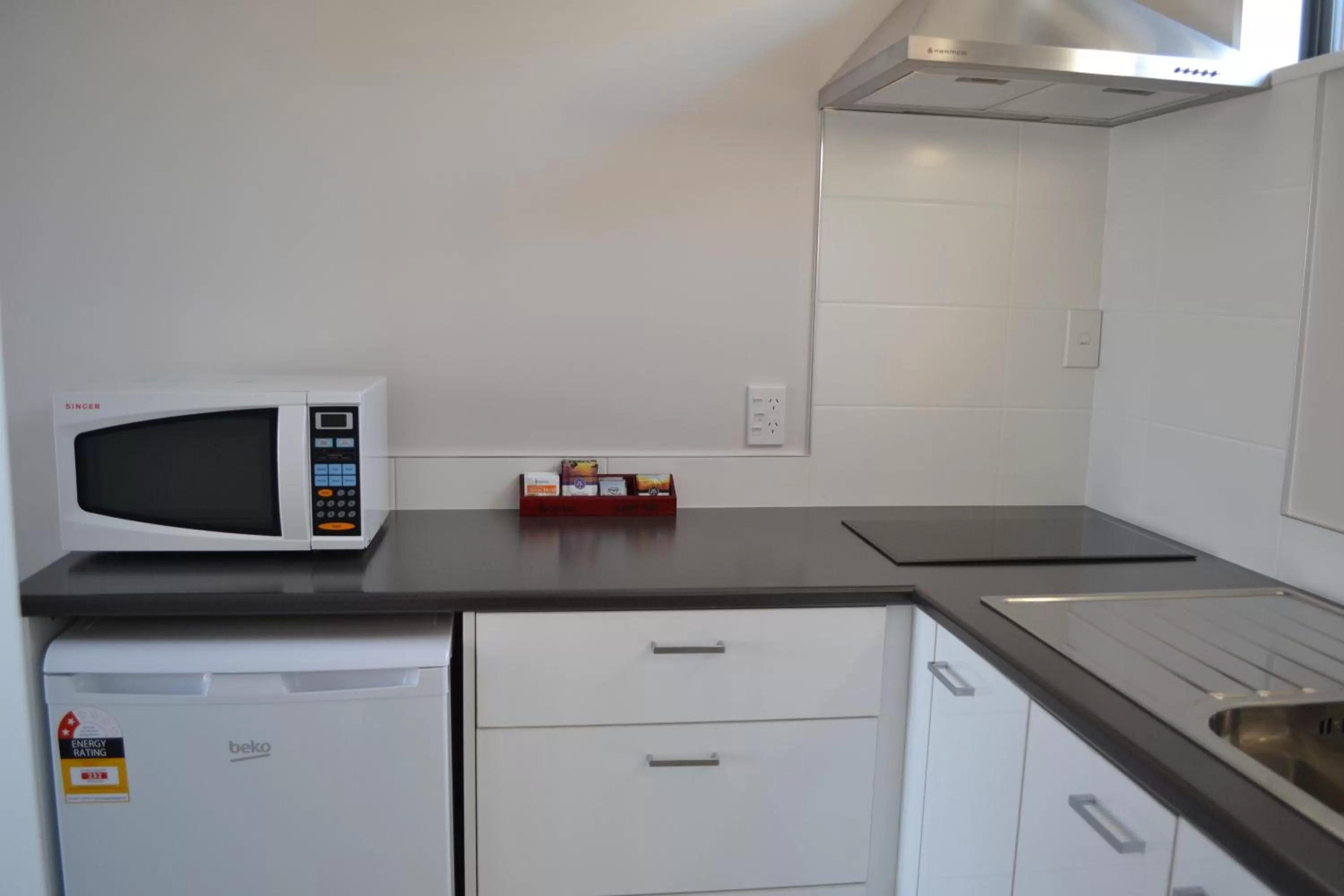 Kitchen or kitchenette in 319 Addington Motel