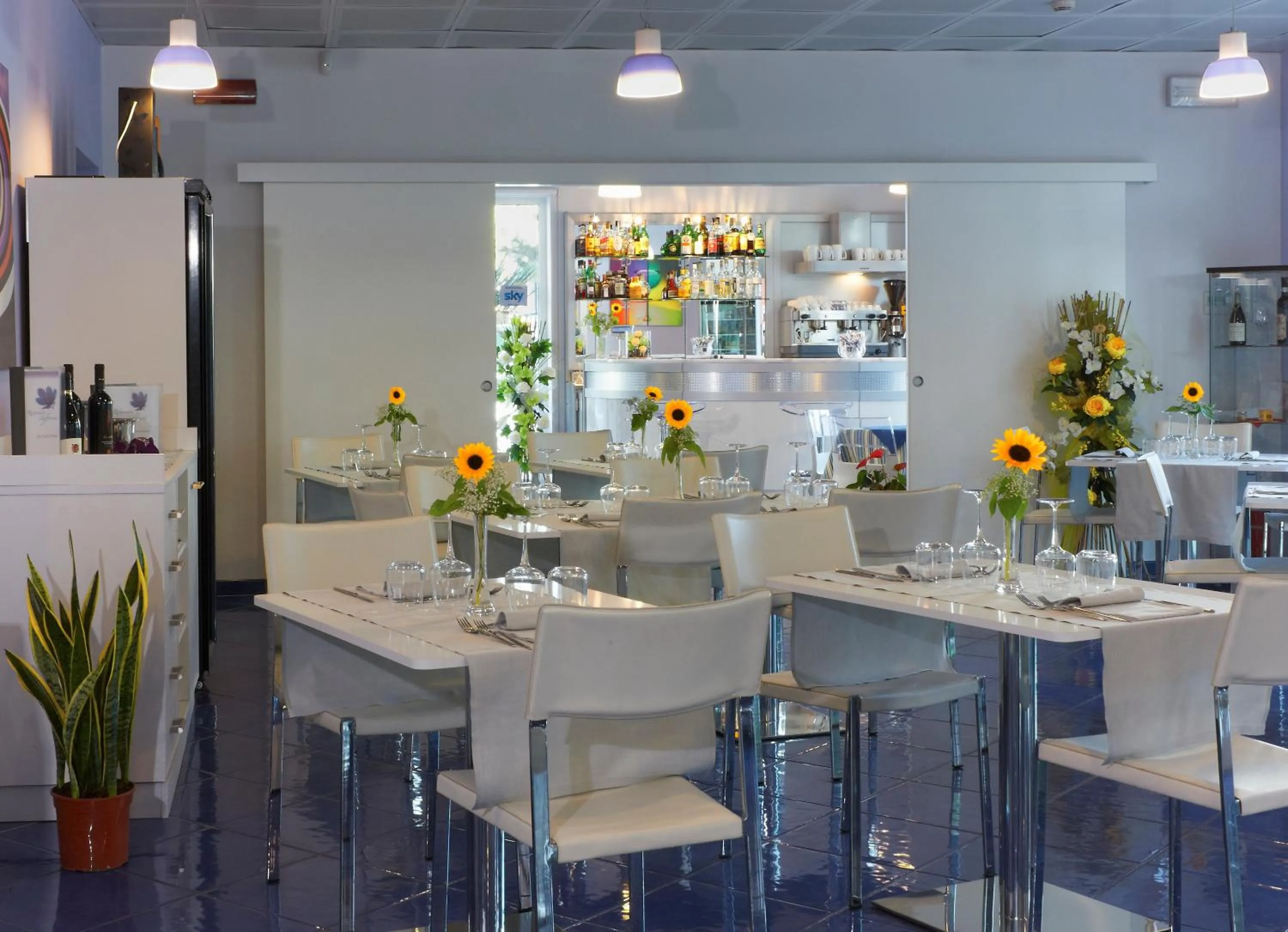 Restaurant/places to eat in Aurea Hotel