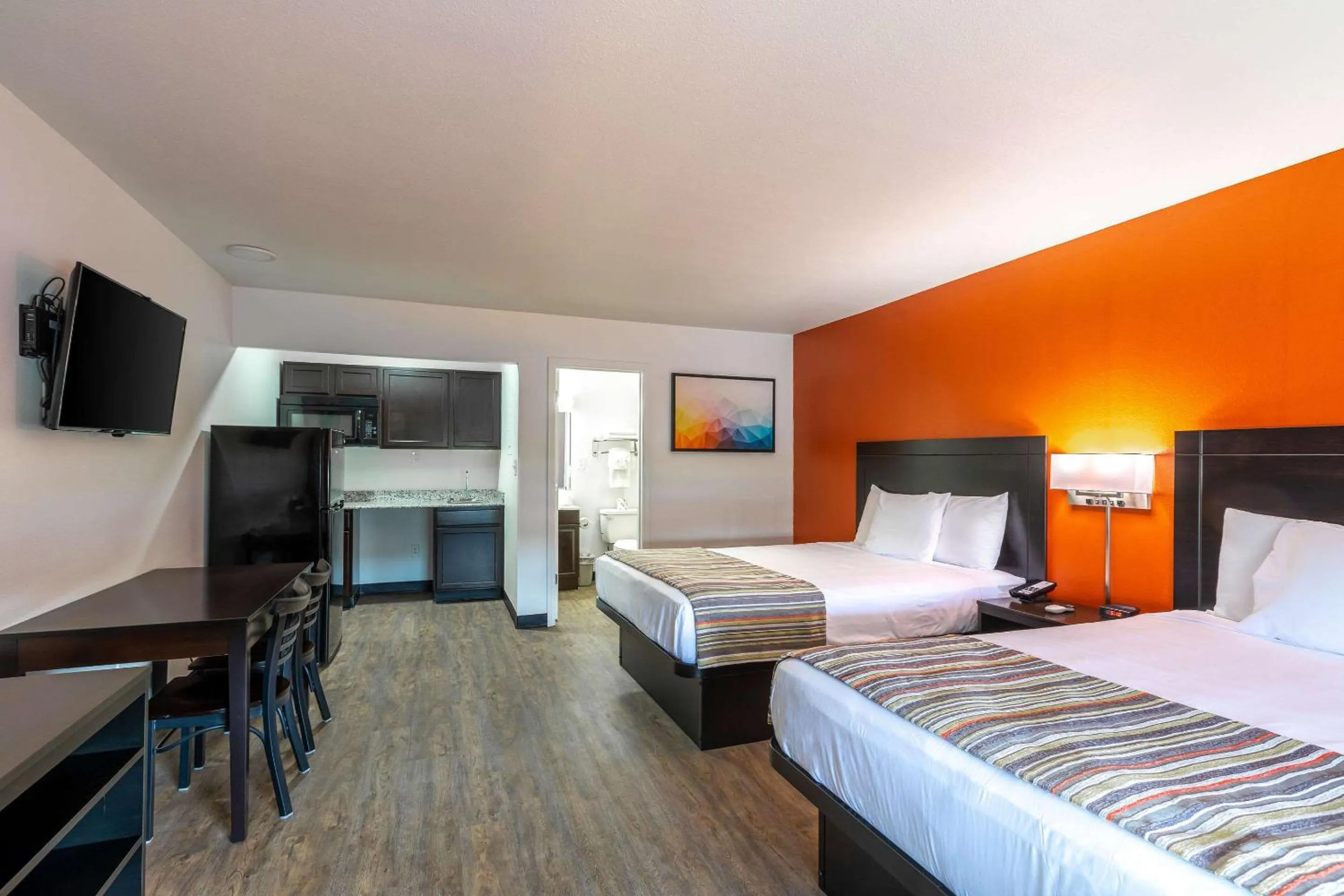 Bedroom, Bed in Suburban Studios Spartanburg - I-26