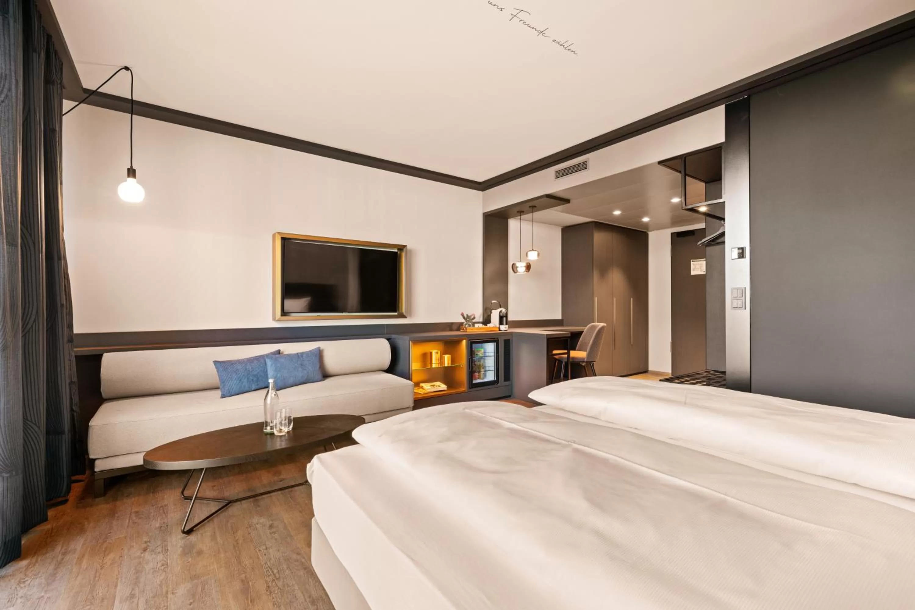 Photo of the whole room, TV/Entertainment Center in Lukullum