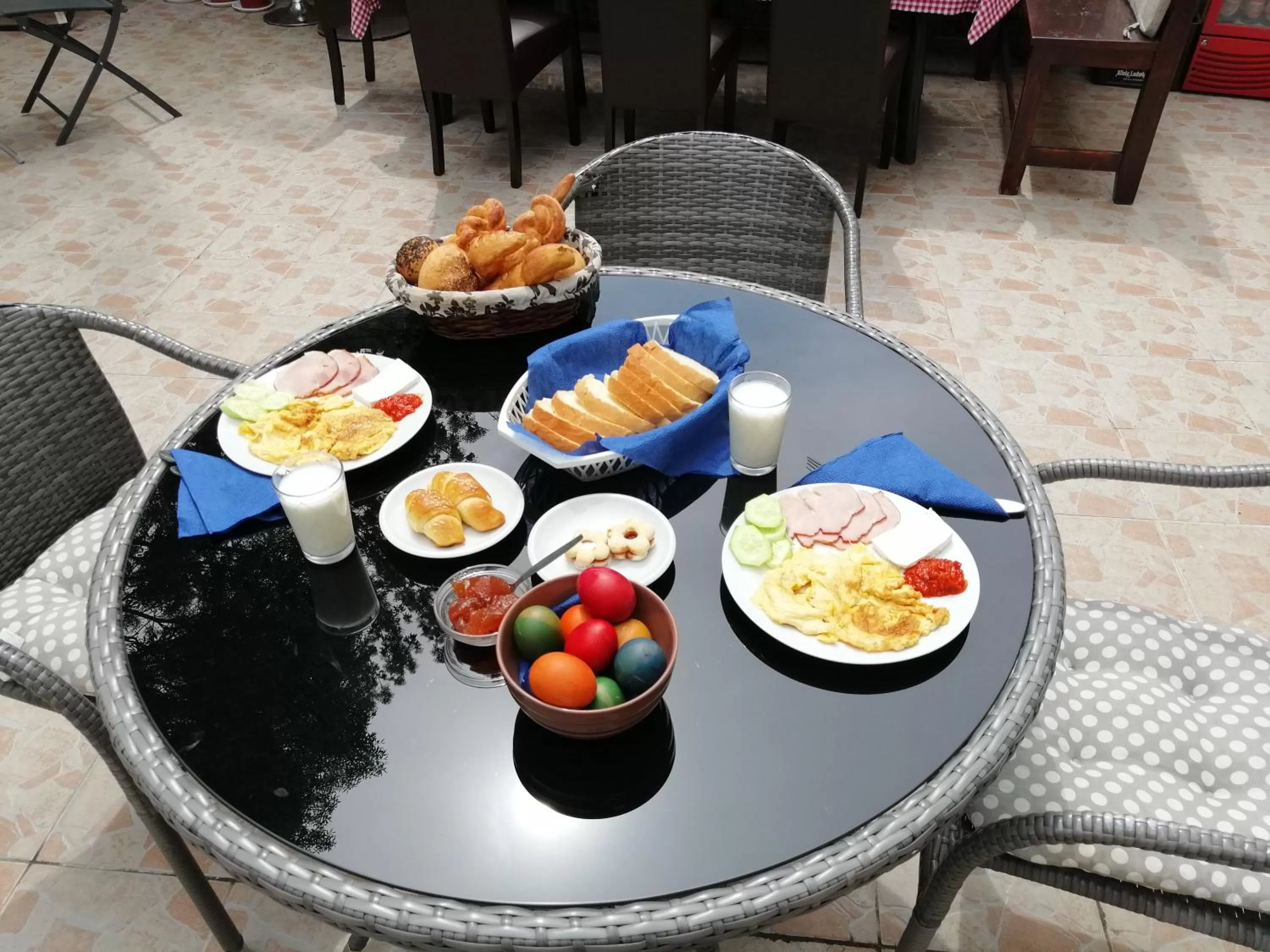 Food and drinks in Guest House GOLDEN COIN