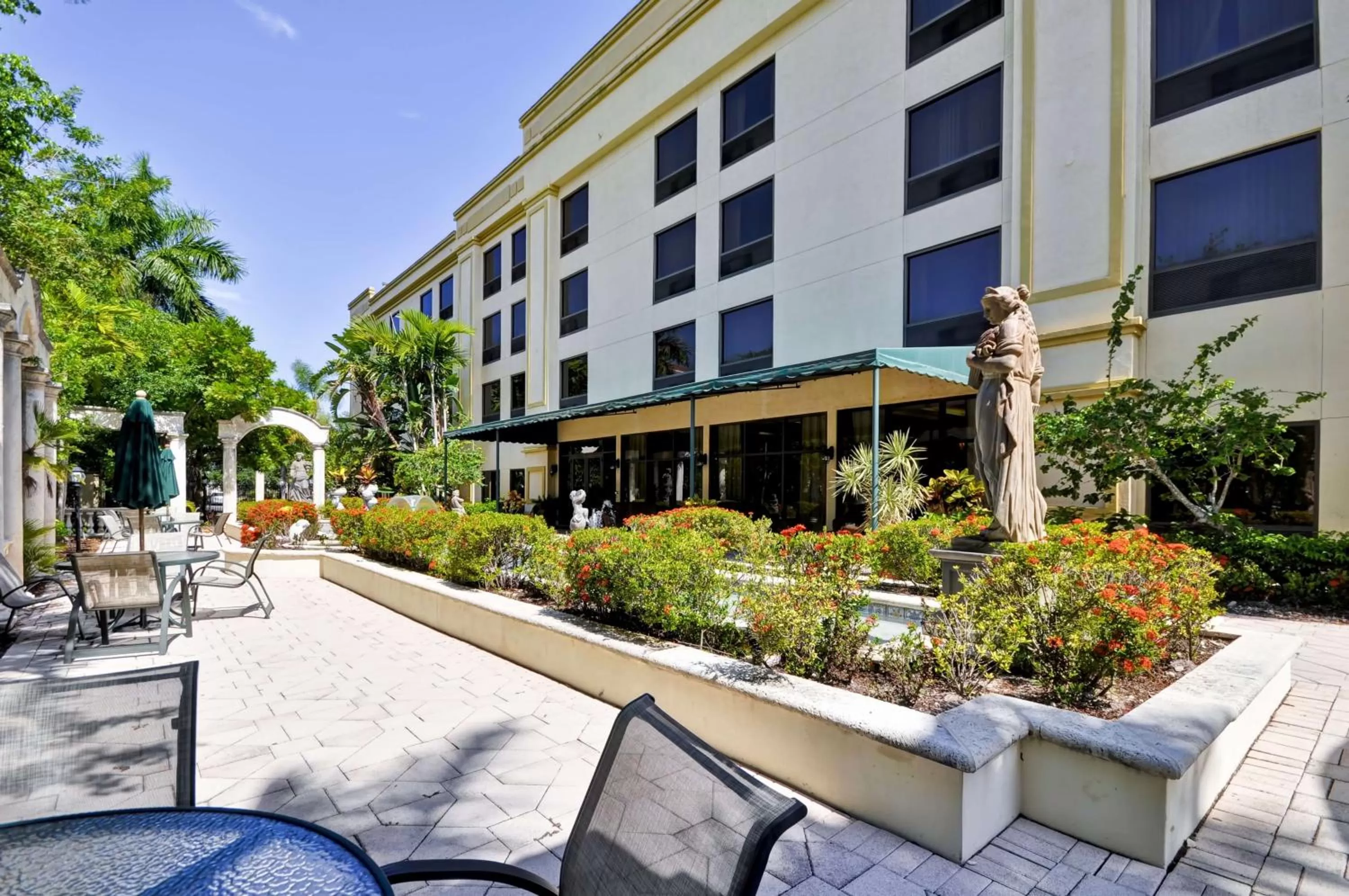 Property building in Hampton Inn Palm Beach Gardens