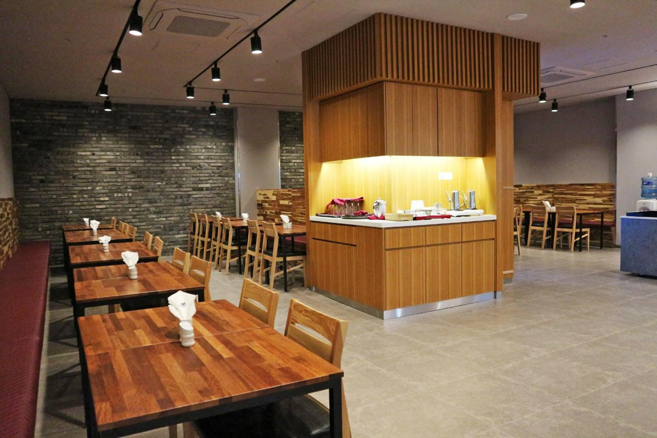 Restaurant/places to eat in Busan Tourist Hotel