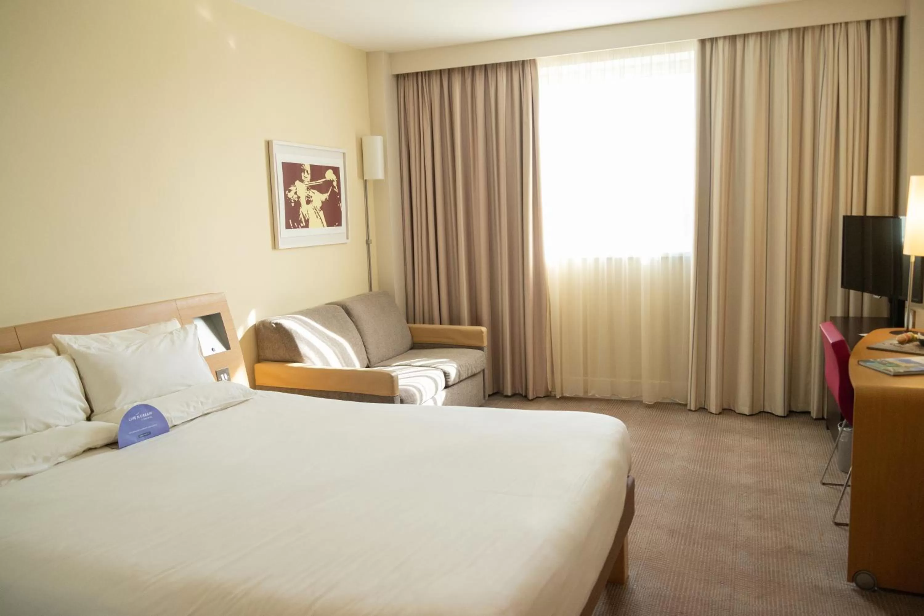 Bed in Novotel Cardiff Centre