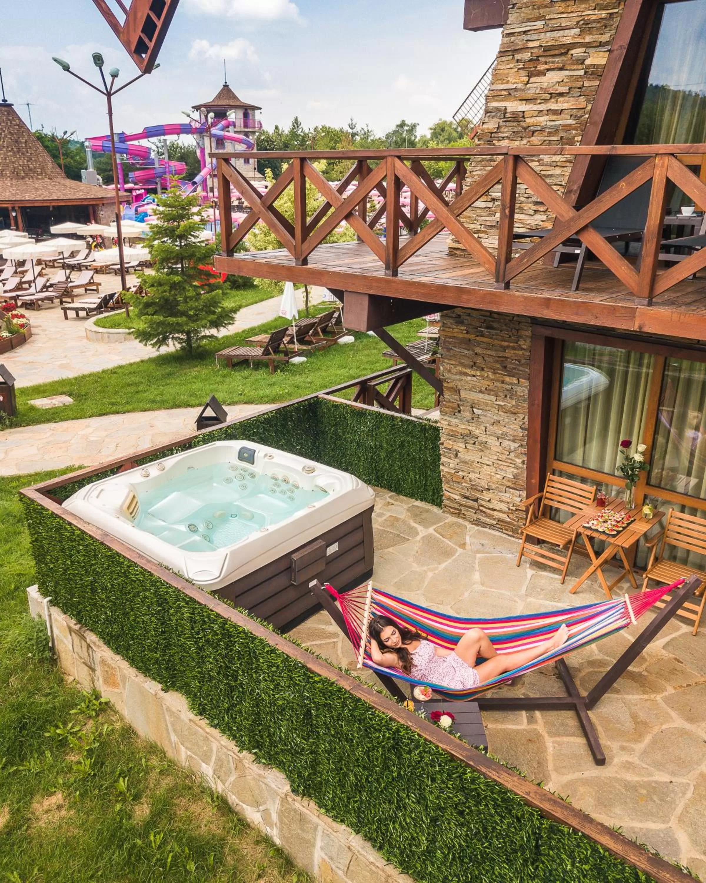 Hot Tub in The Wind Mills Hydropark