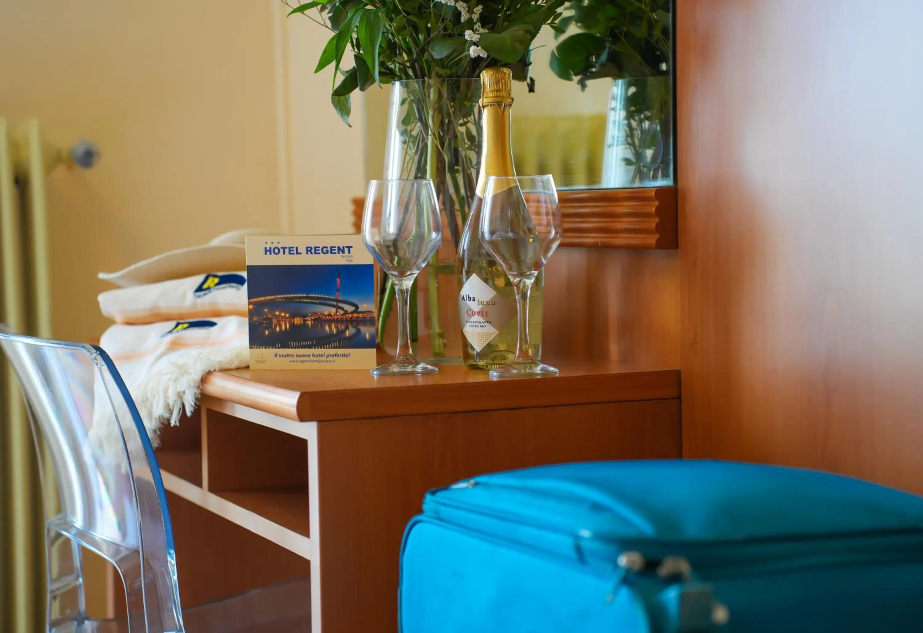 Bedroom, Bed in Hotel Regent