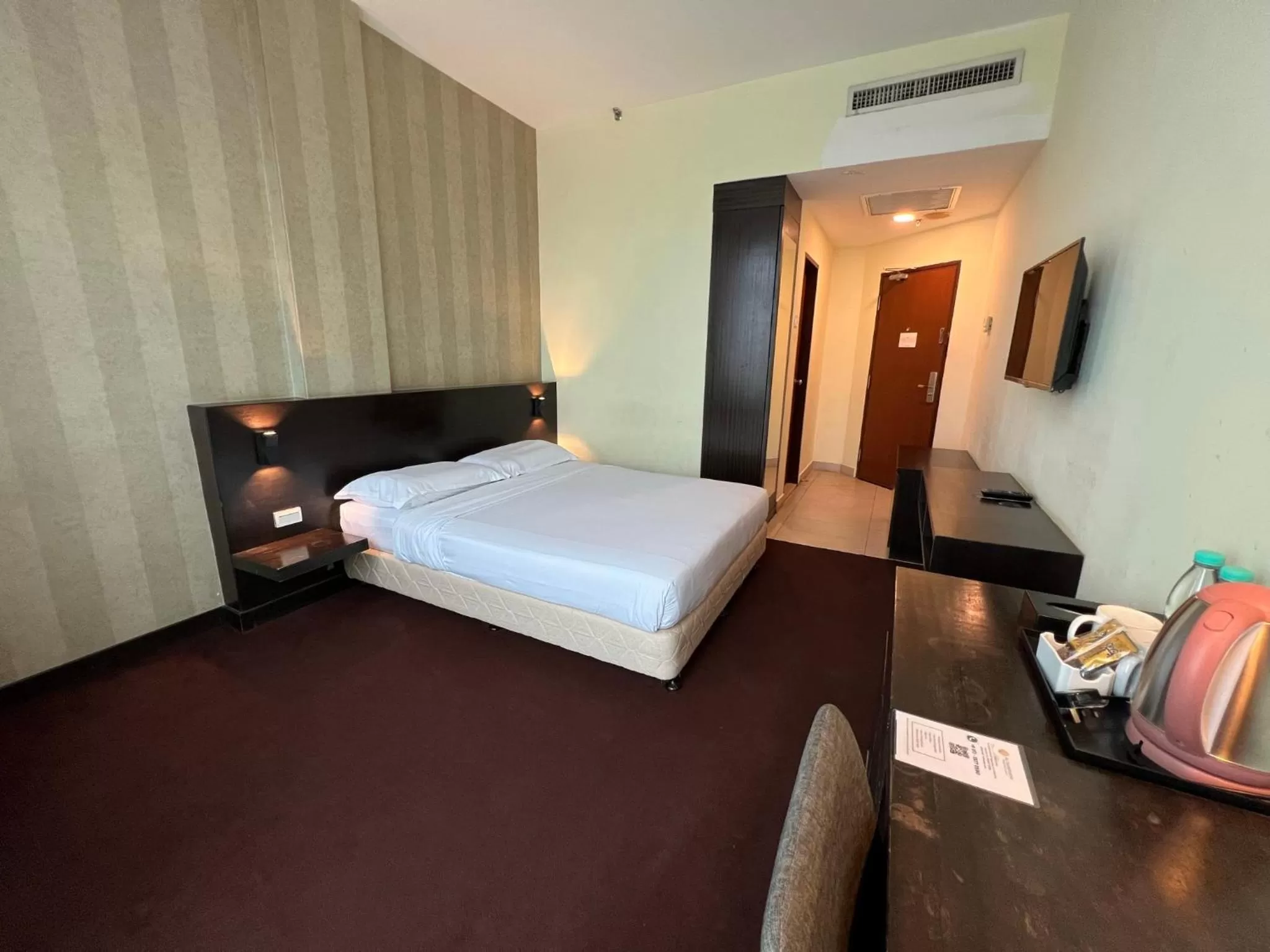 Photo of the whole room, Bed in SSL Traders Hotel