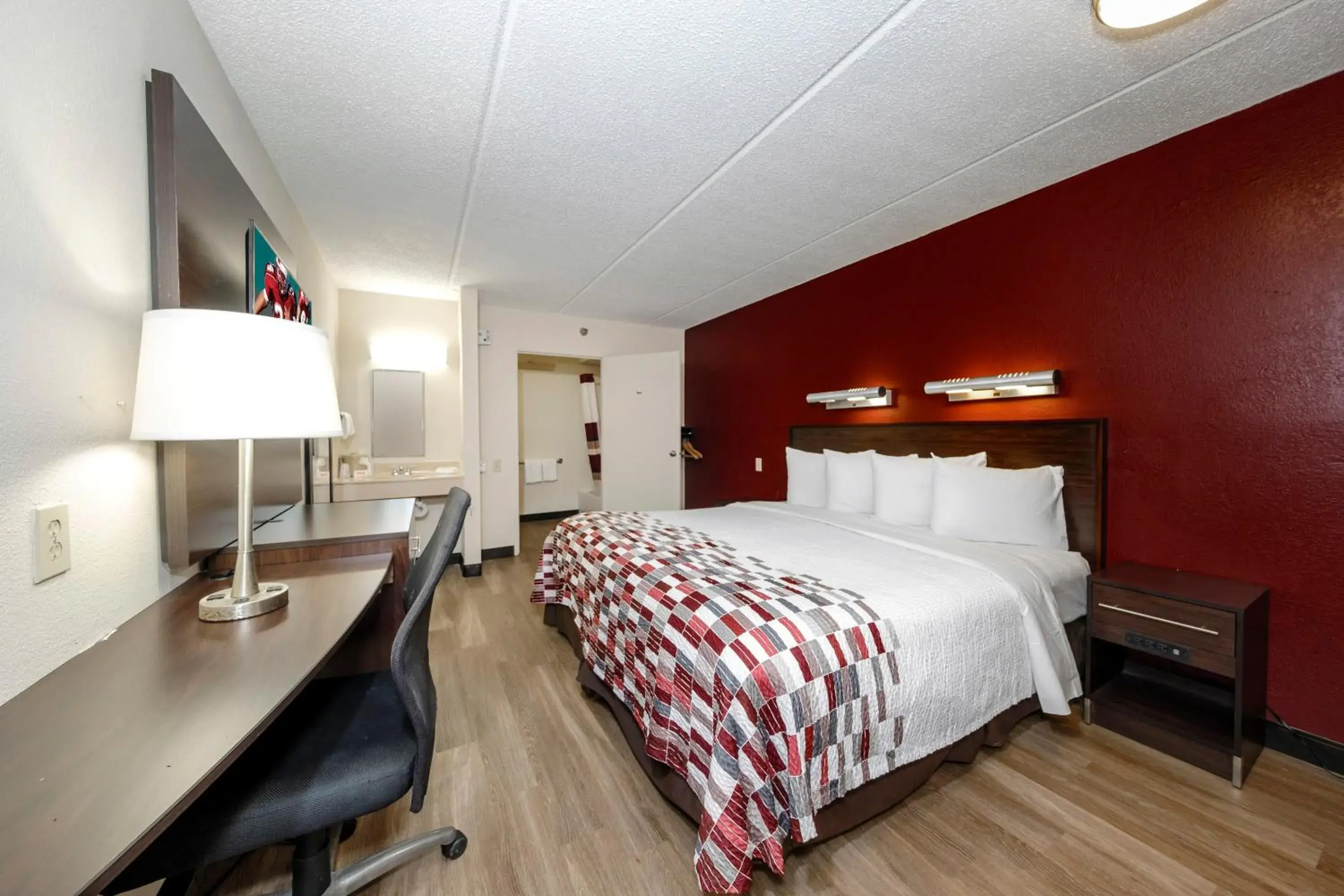 Standard King Room Disability Access Non-Smoking in Red Roof Inn Tampa - Brandon Standard King Room Disability Access Non-Smoking in Red Roof Inn Tampa - Brandon