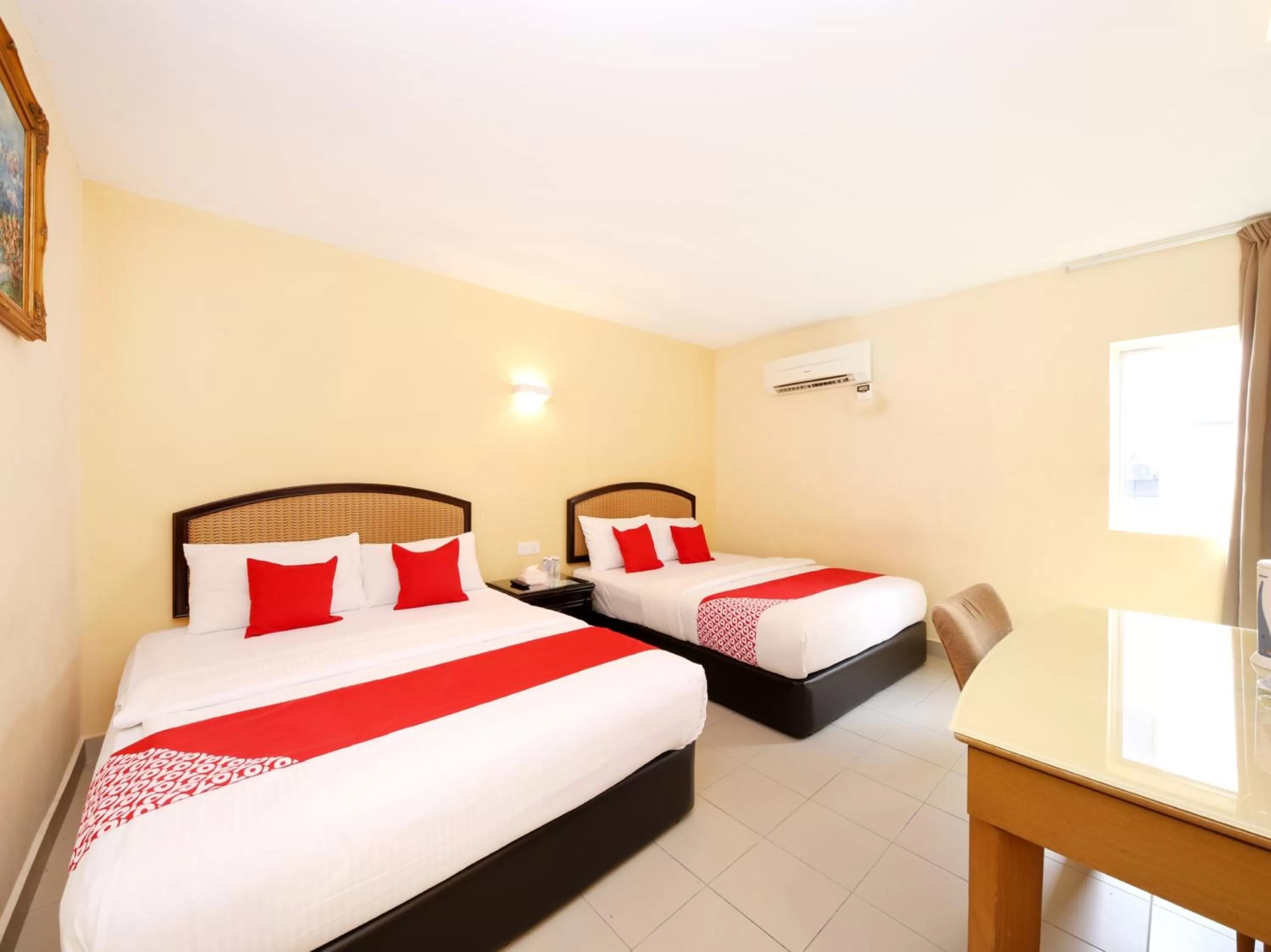 Bedroom in Super OYO 635 Seven Days Hotel