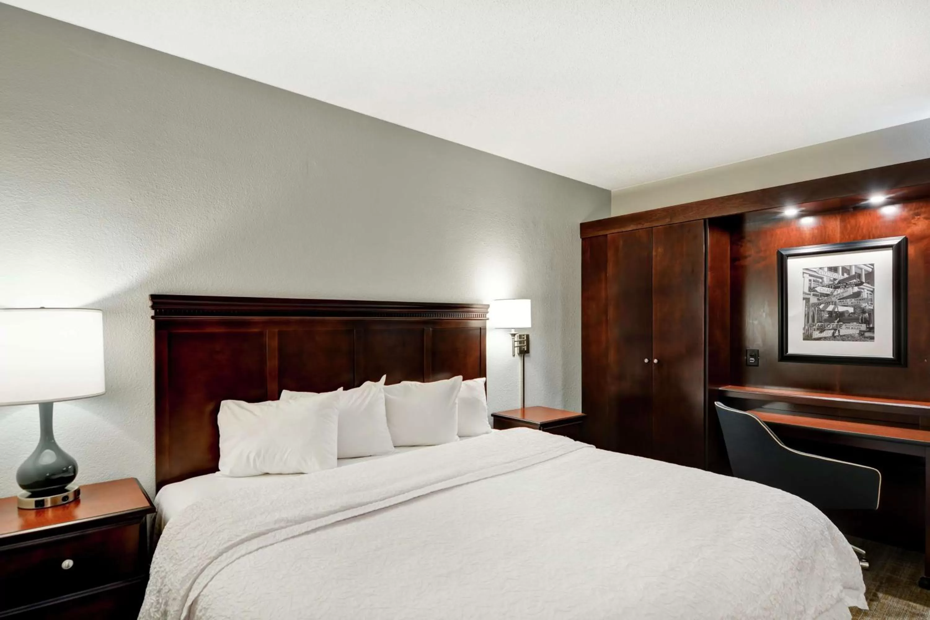 Bedroom, Bed in Hampton Inn Charlotte-Gastonia