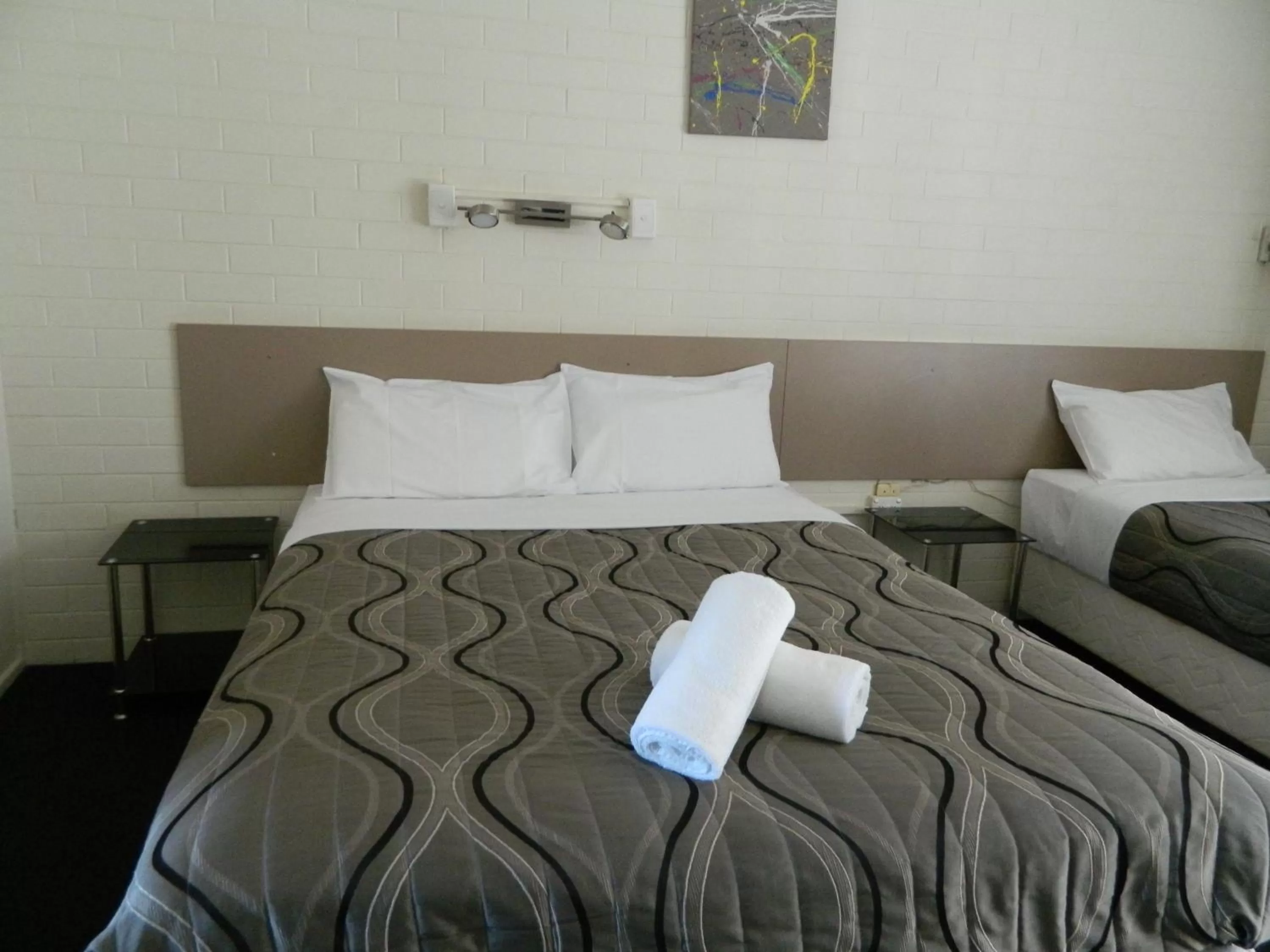 Photo of the whole room, Bed in Coachman Motel