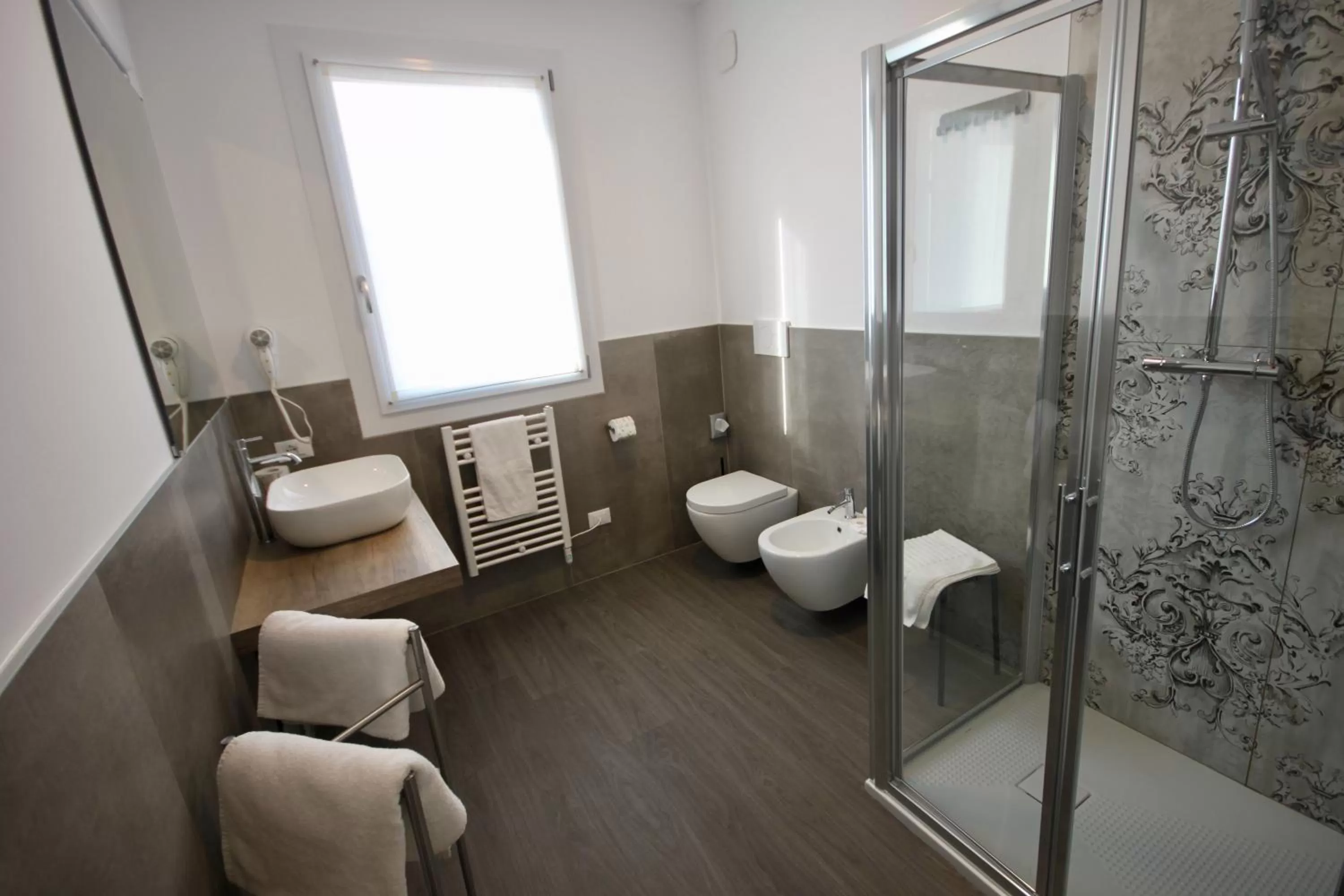 Shower in Pove 2.4 Hotel