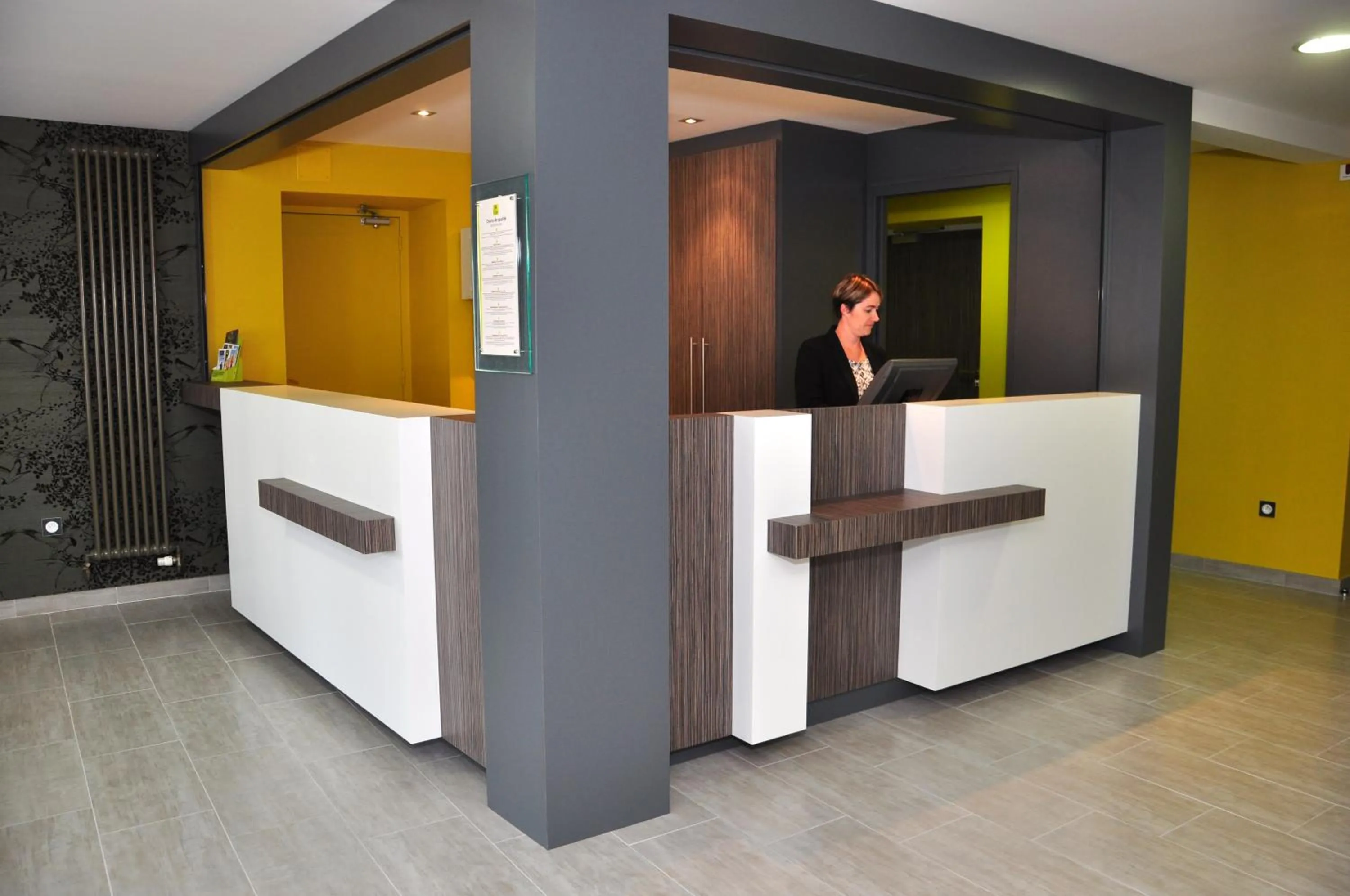 Lobby or reception in Logis Hôtel A la Bonne Auberge