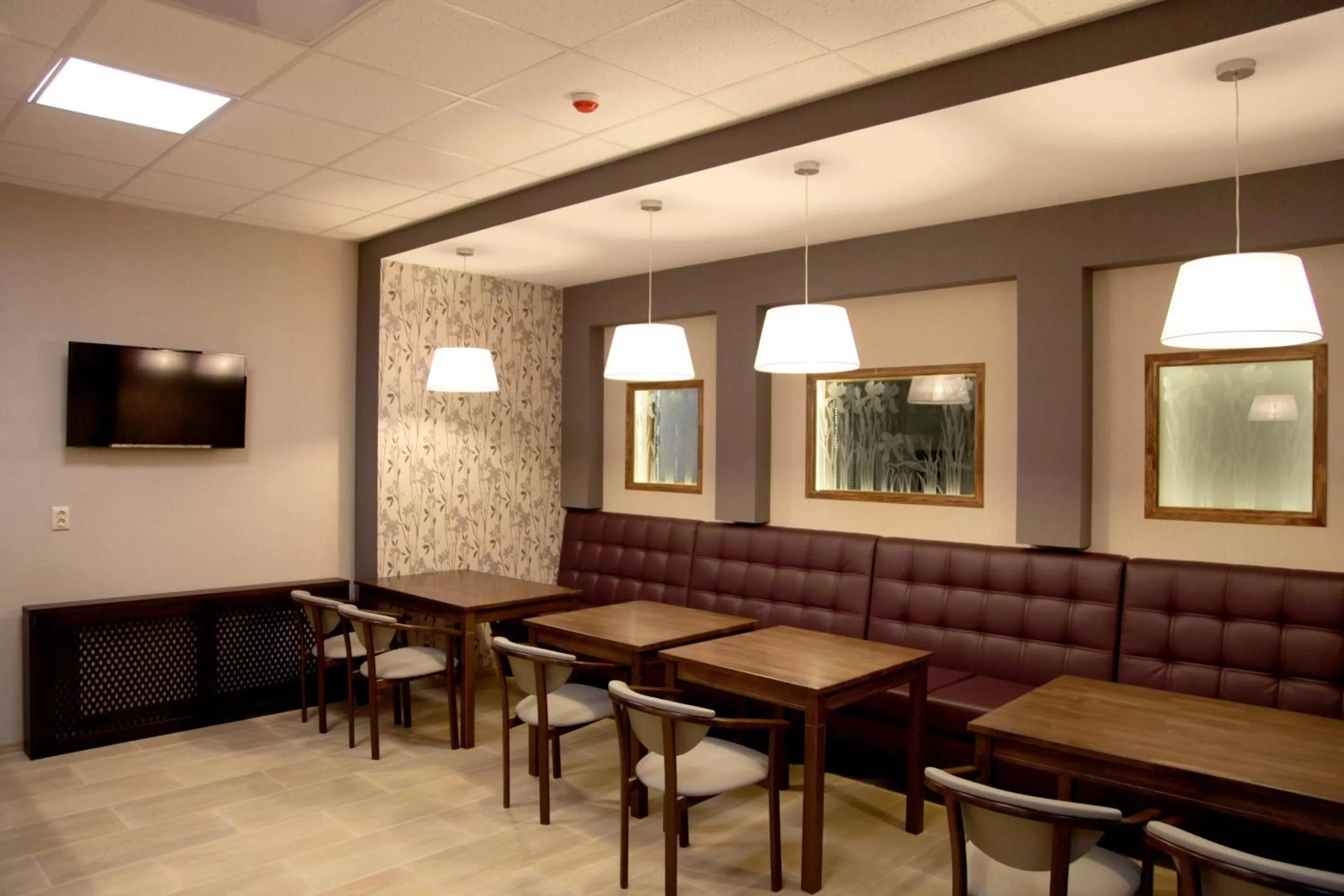 Lobby or reception, Restaurant/Places to Eat in irisHotels