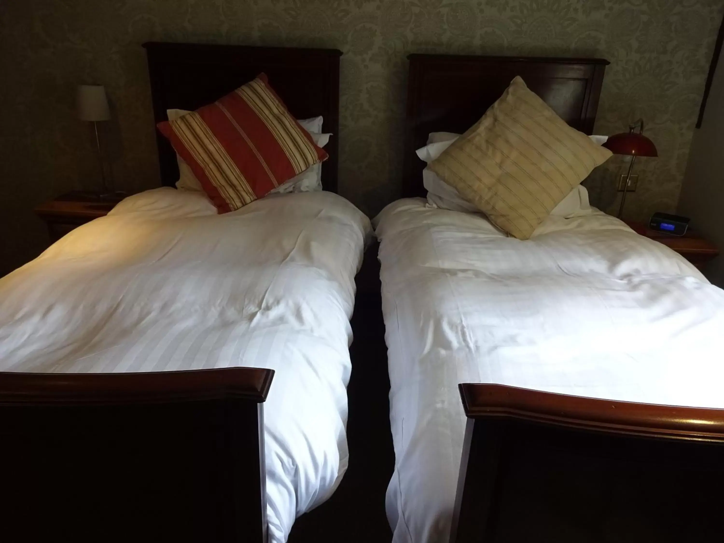 Double or Twin Room with Shower in The Cross Keys Double or Twin Room with Shower in The Cross Keys