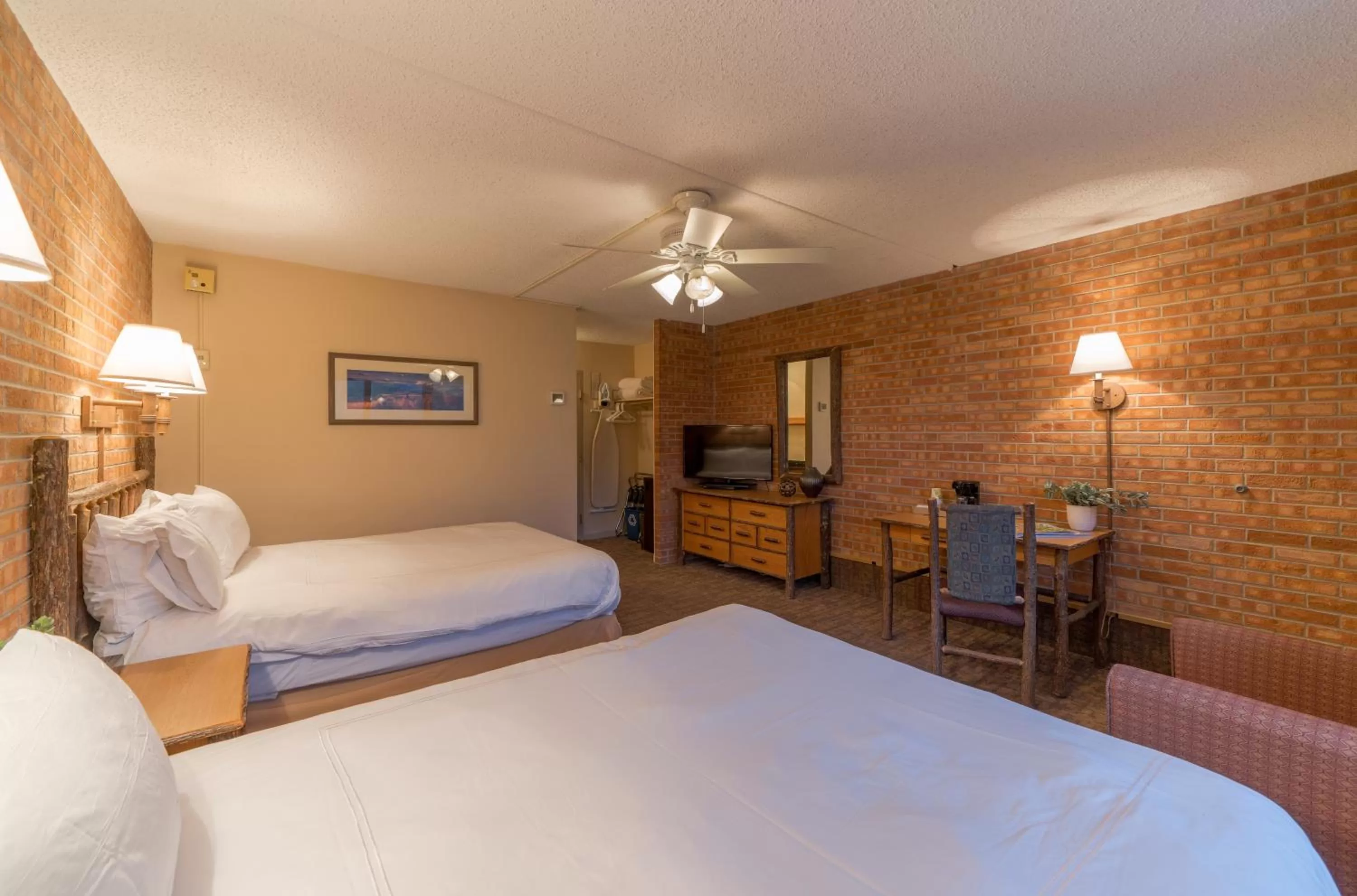 Photo of the whole room, Bed in Mountain Chalet Snowmass
