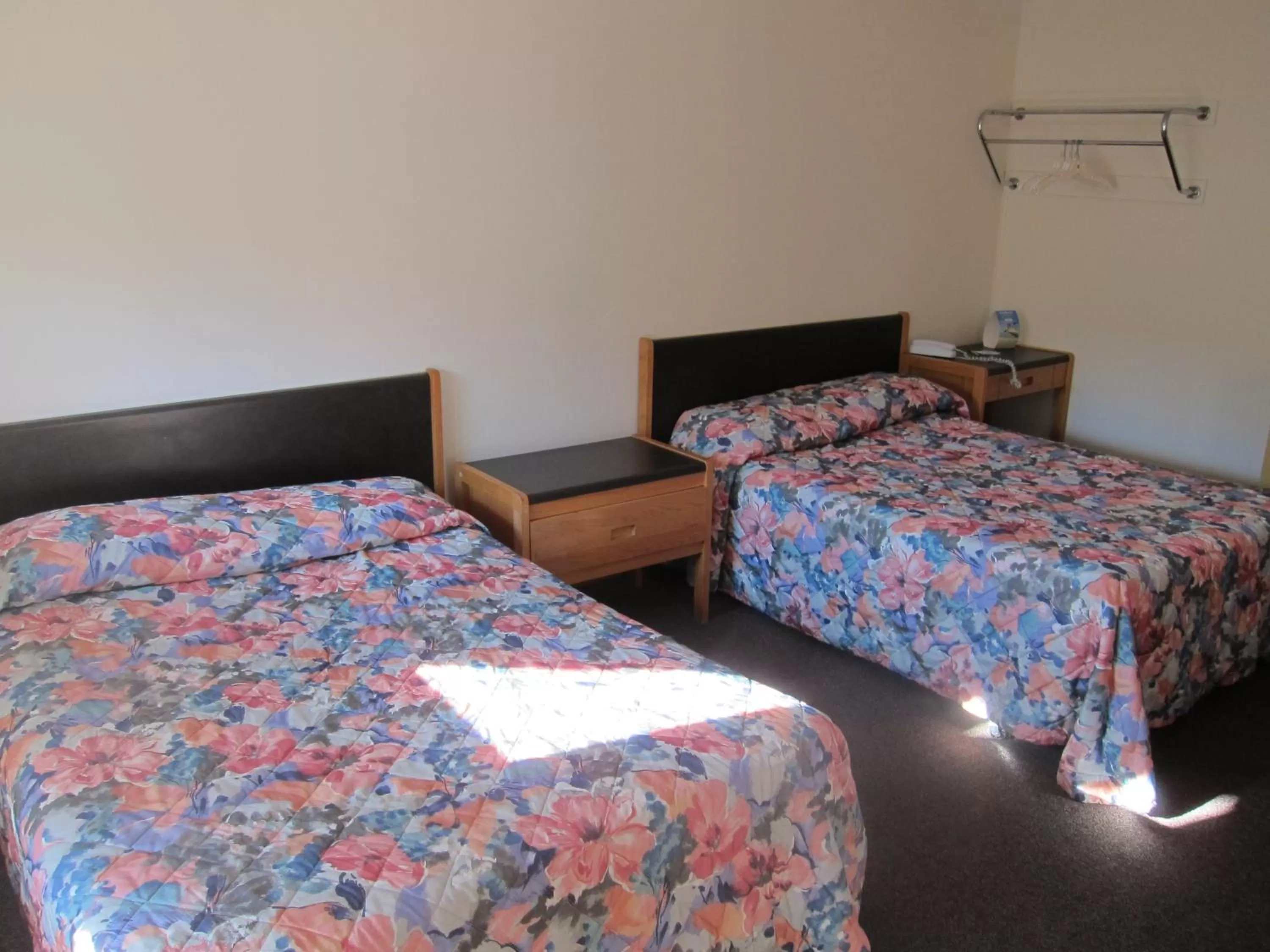 Bedroom in Shine Motel