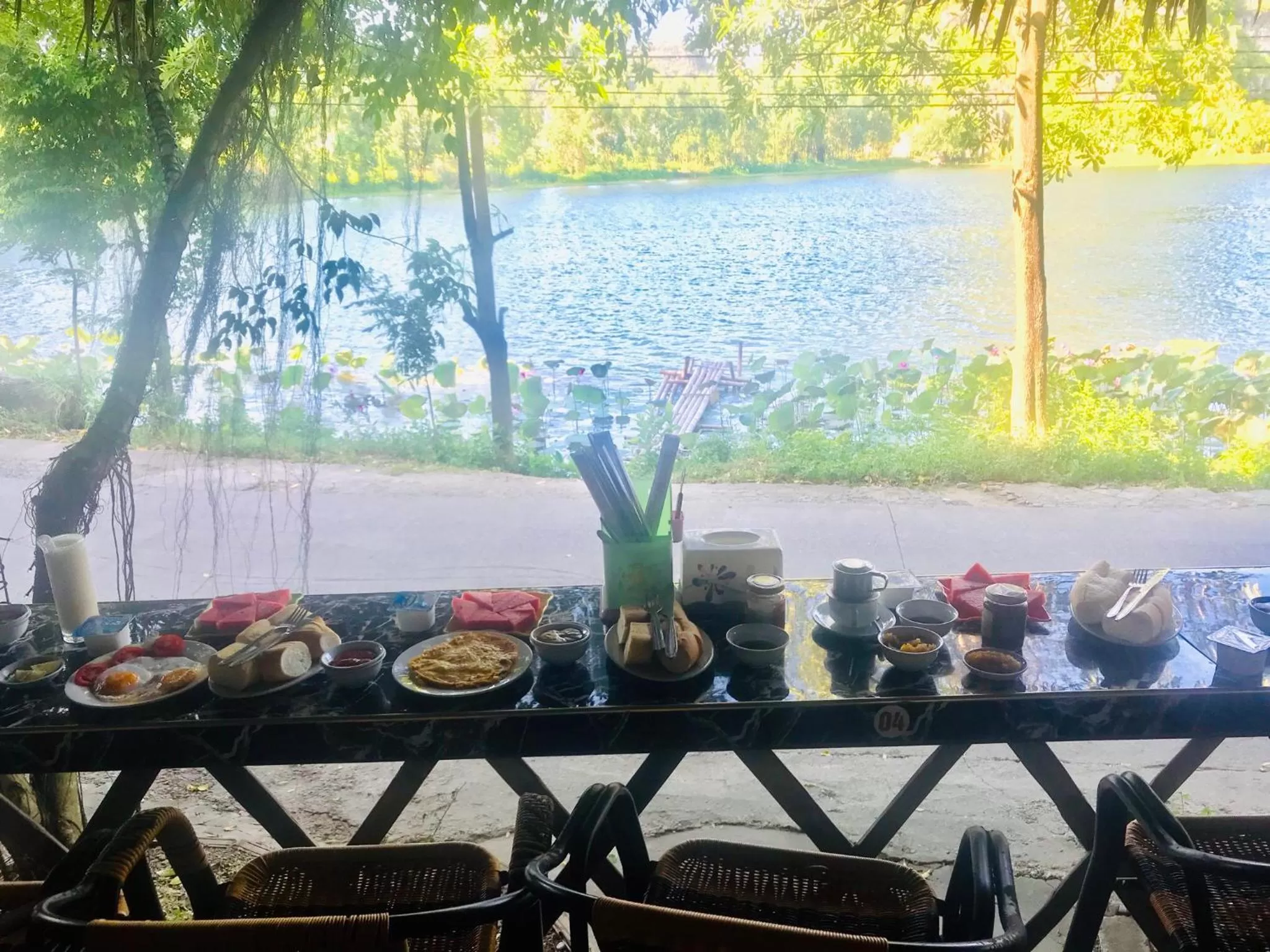 Food and drinks in Trang An Lotus Lake Homestay