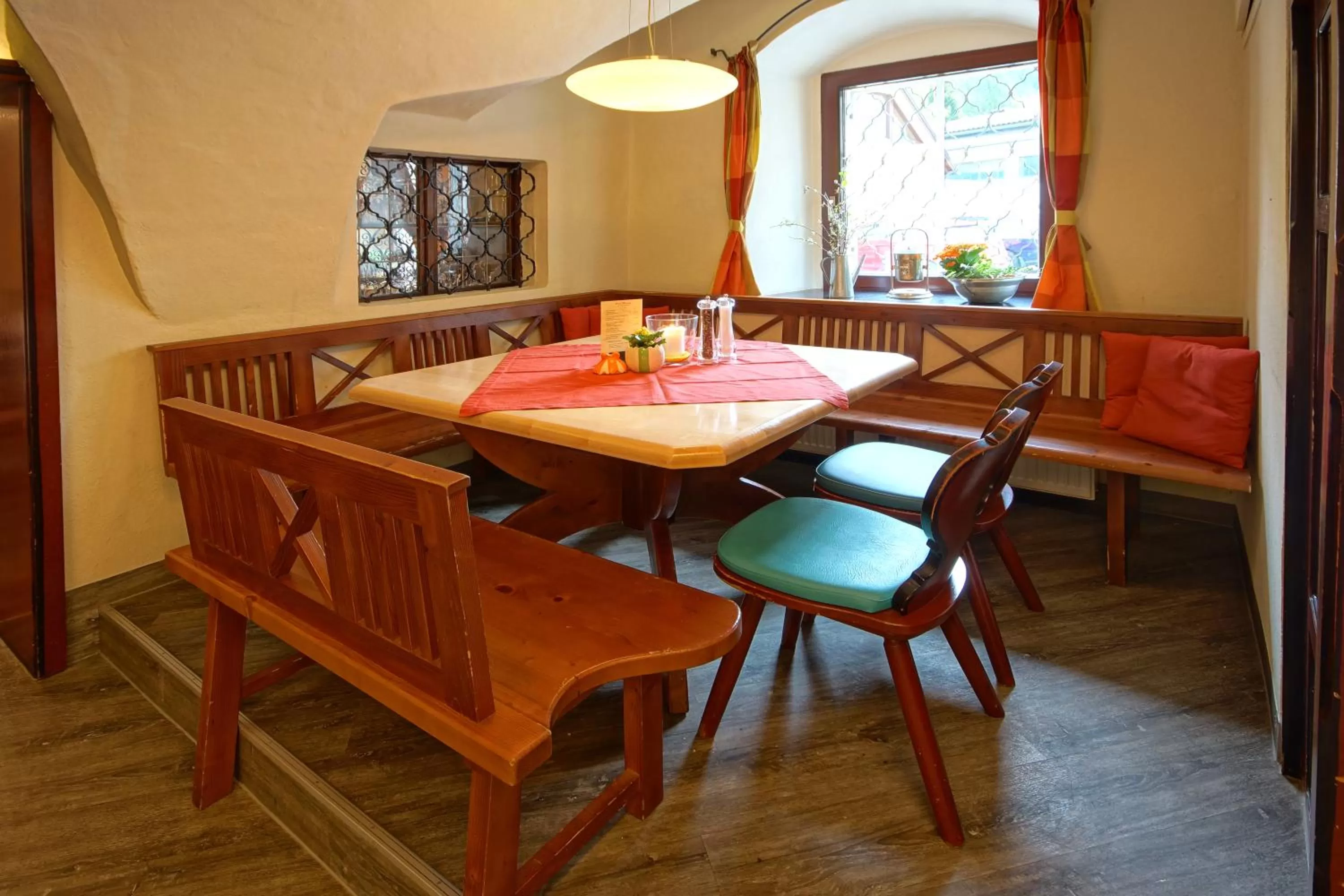 Restaurant/places to eat, Dining Area in Hotel Restaurant DAS RÖSSL