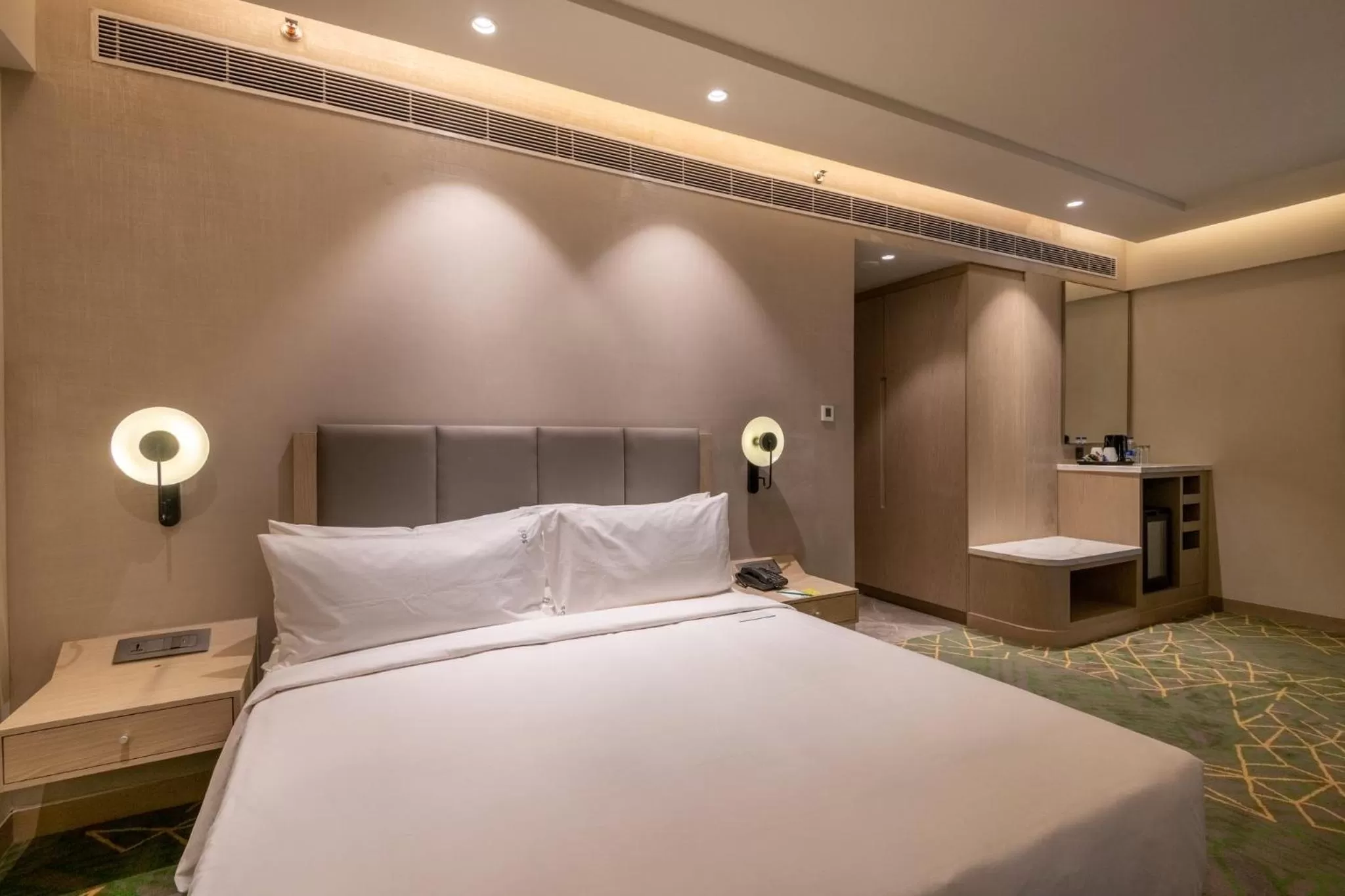 Photo of the whole room, Bed in Holiday Inn Katra Vaishno Devi by IHG