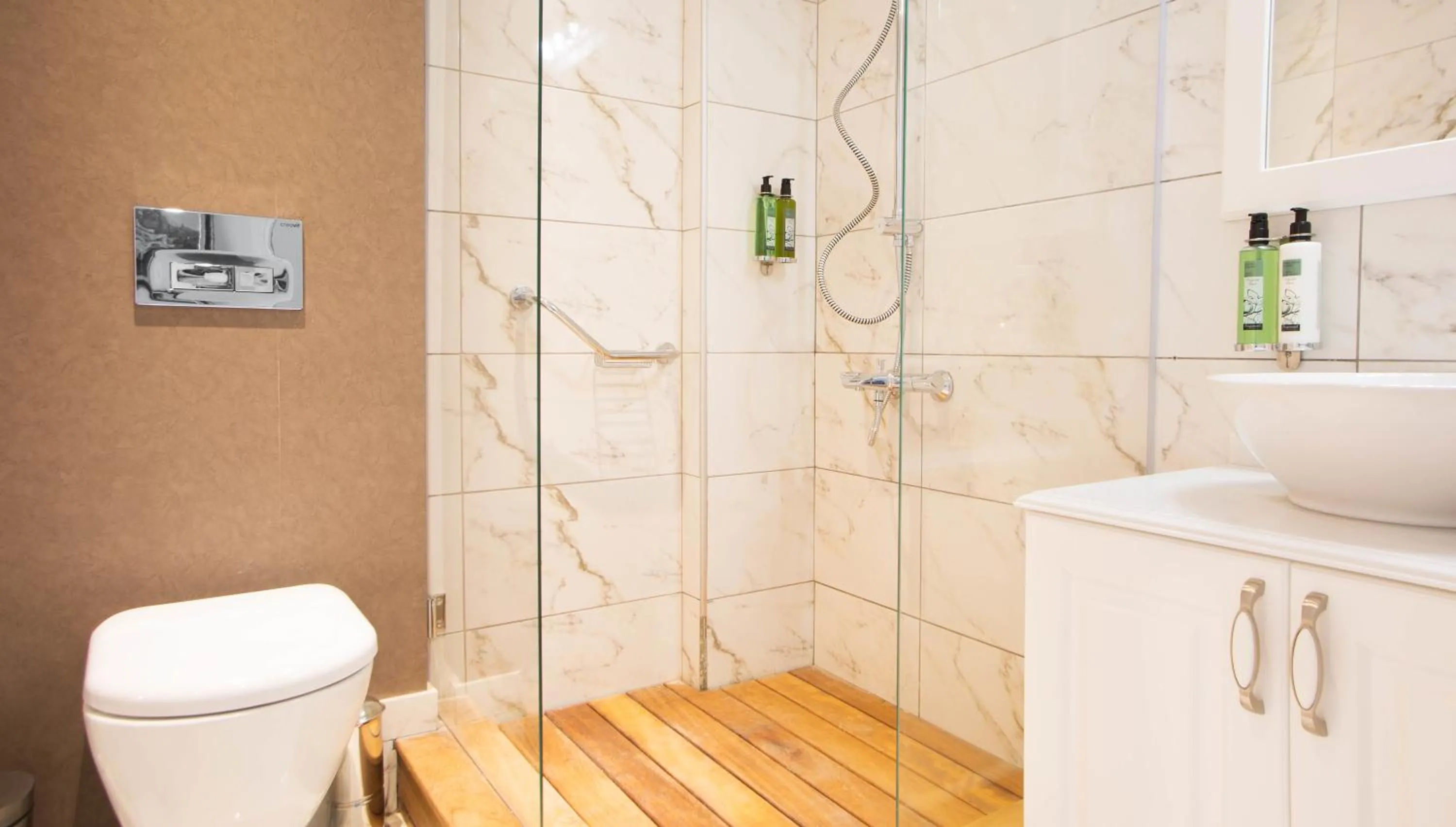 Shower in Astan Hotel Taksim
