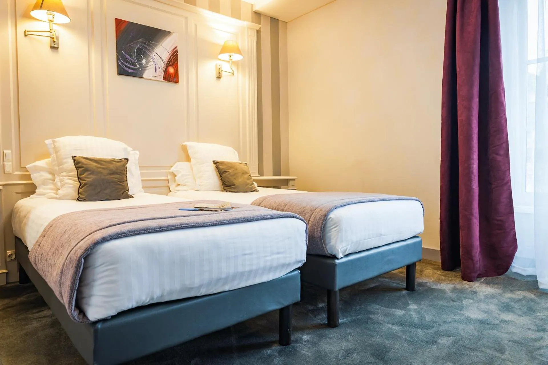 Bed in Grand Hôtel du Luxembourg & Spa