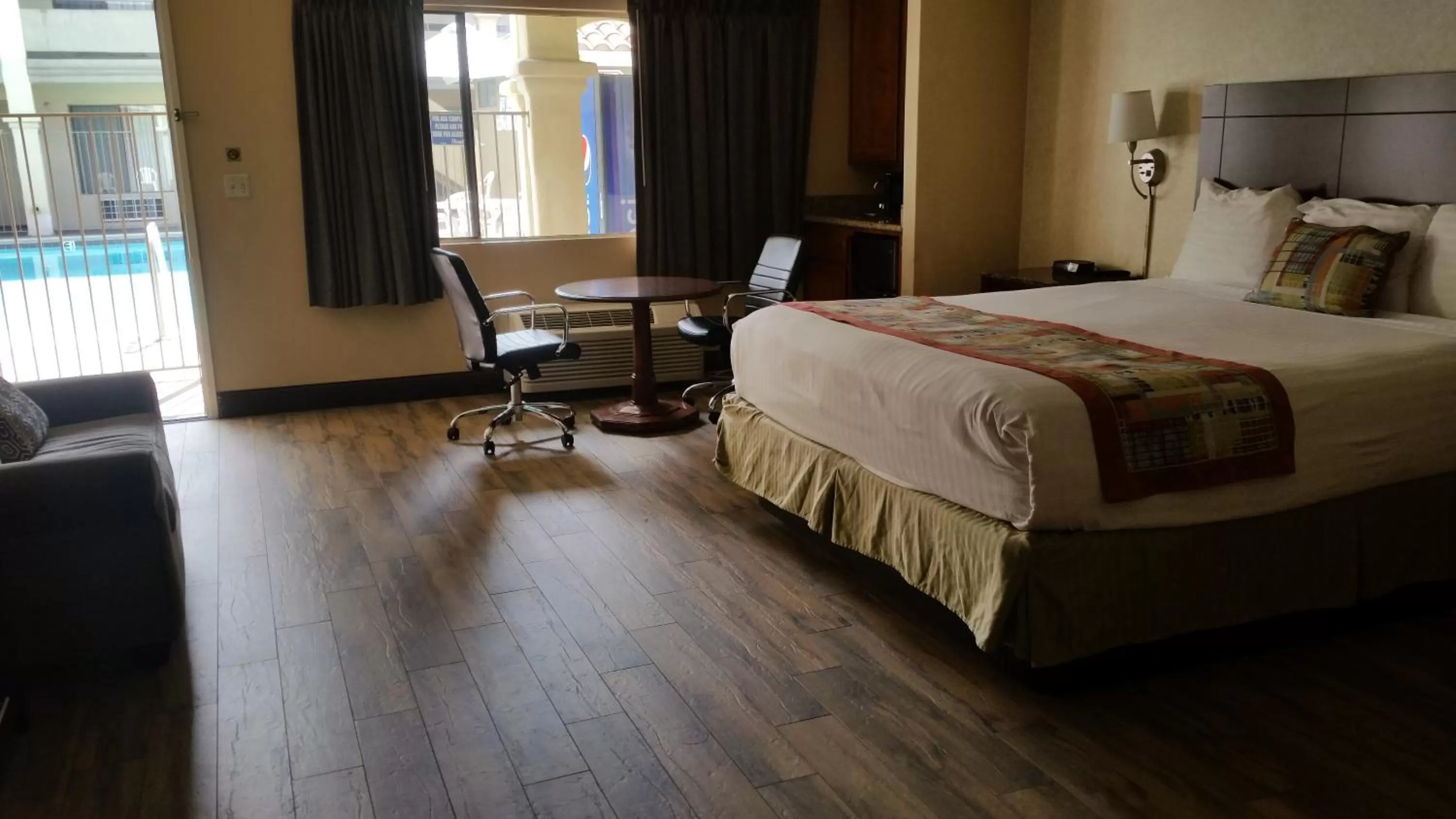 Bed in Travelodge by Wyndham Costa Mesa Newport Beach Hacienda