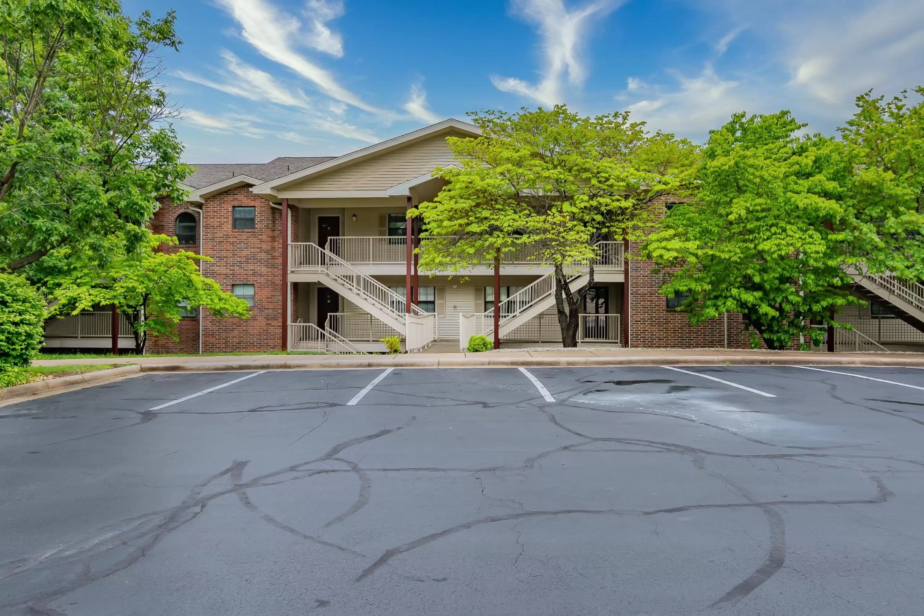 Property Building in Thousand Hills - The Knollwood At Foothills