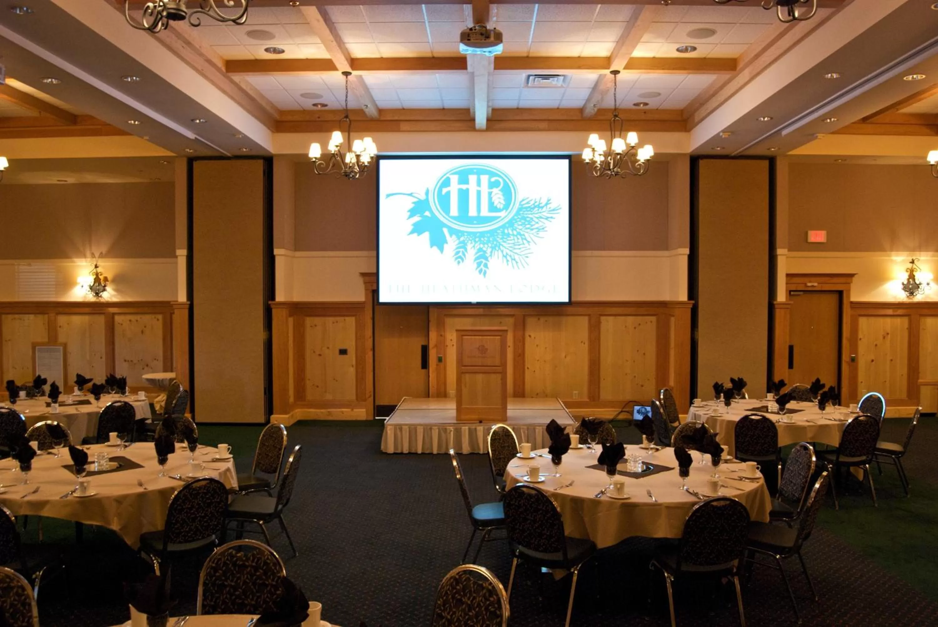 Banquet/Function facilities in Heathman Lodge