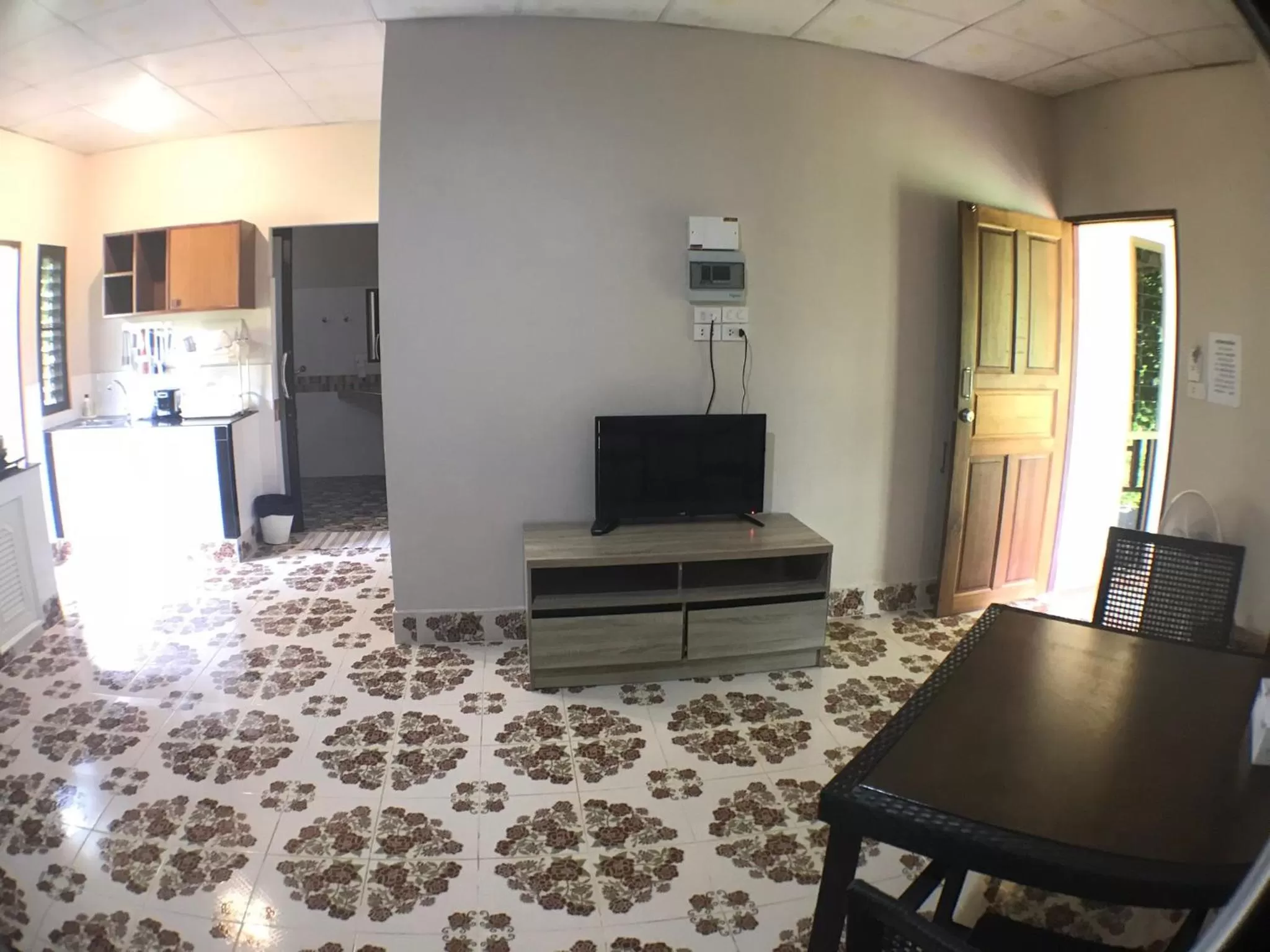 Living room, TV/Entertainment Center in Fine Times Resort