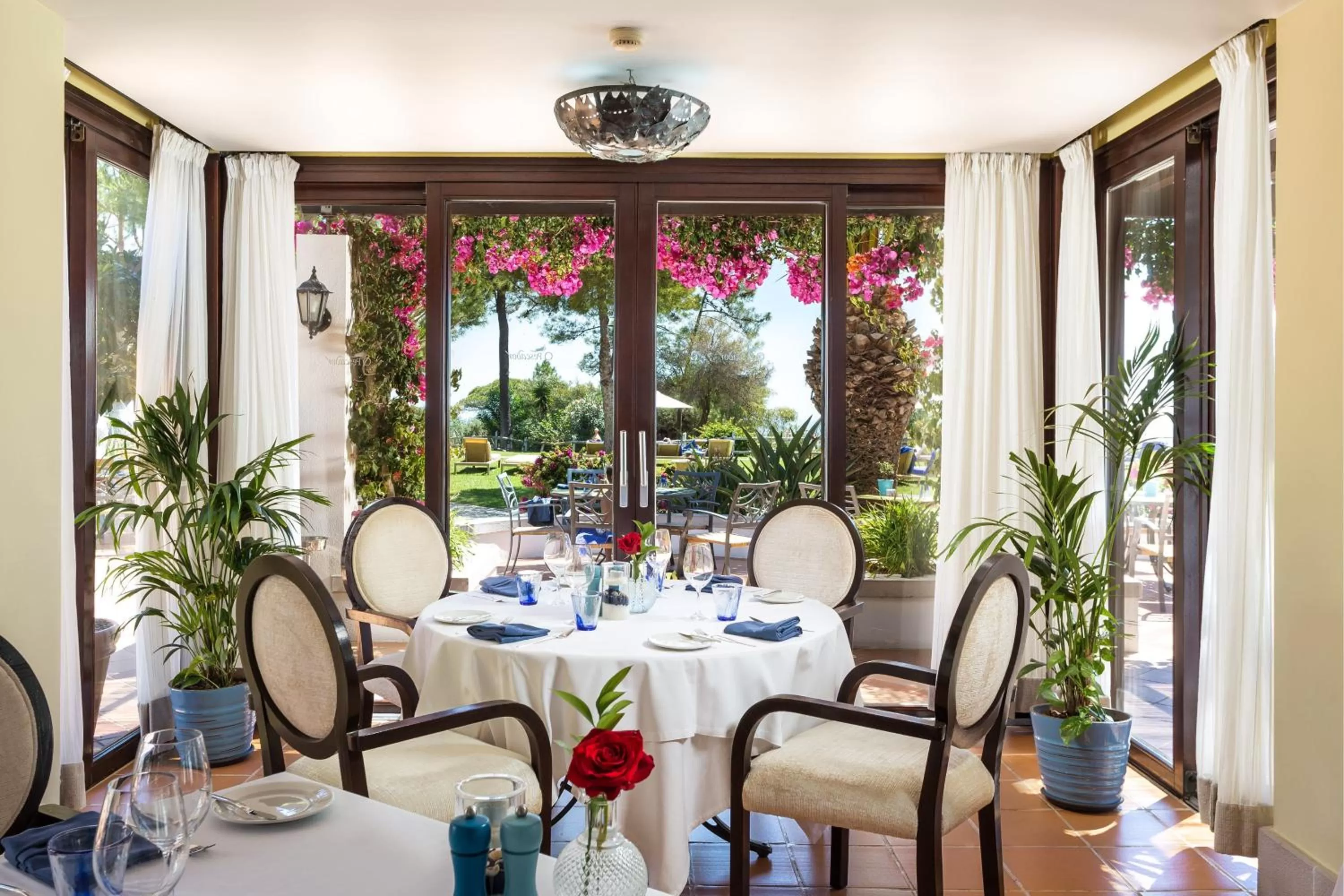 Restaurant/places to eat in Pine Cliffs Residence, a Luxury Collection Resort, Algarve