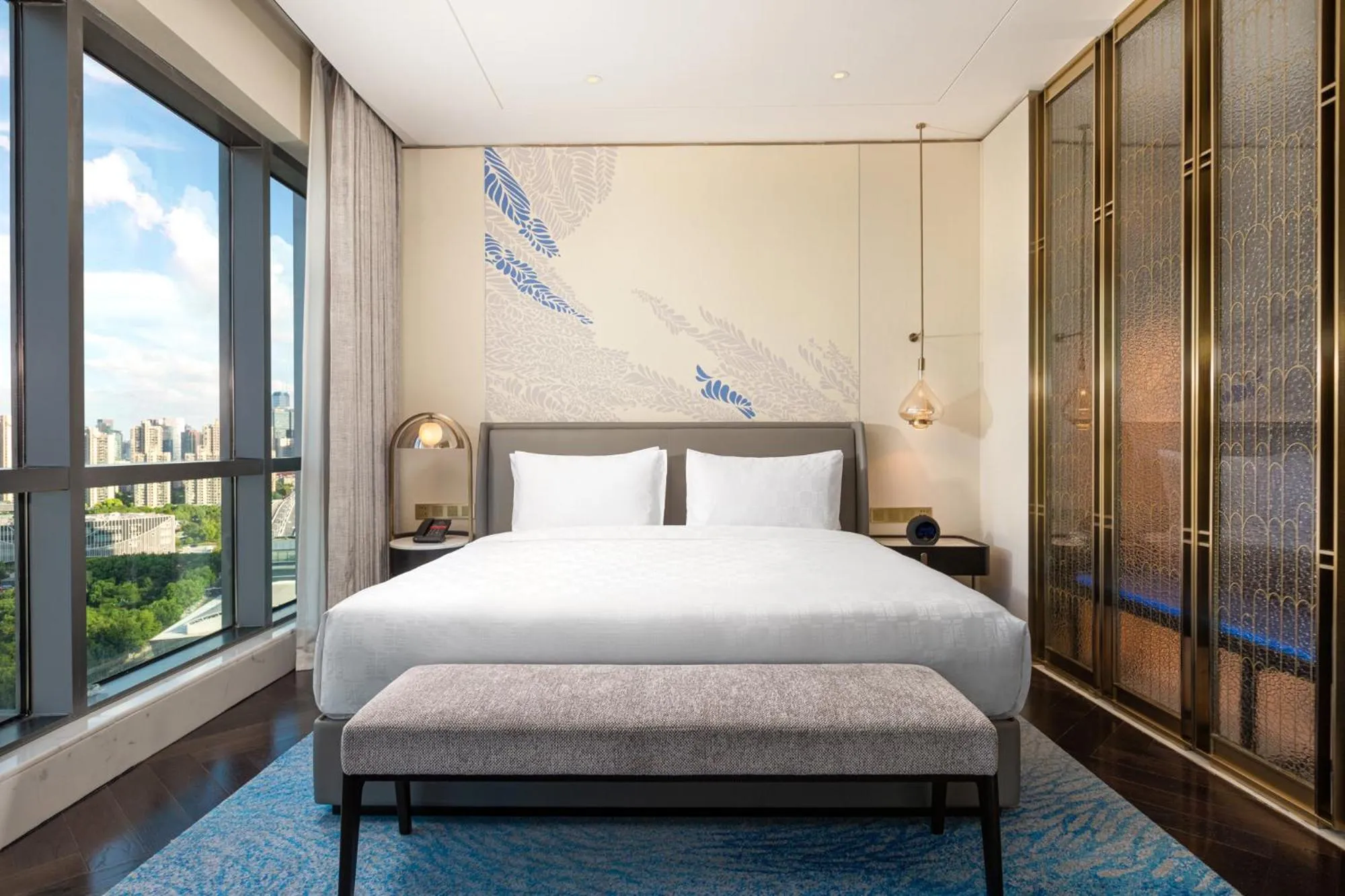 Bed in HUALUXE Shanghai Changfeng Park - Park Lake View