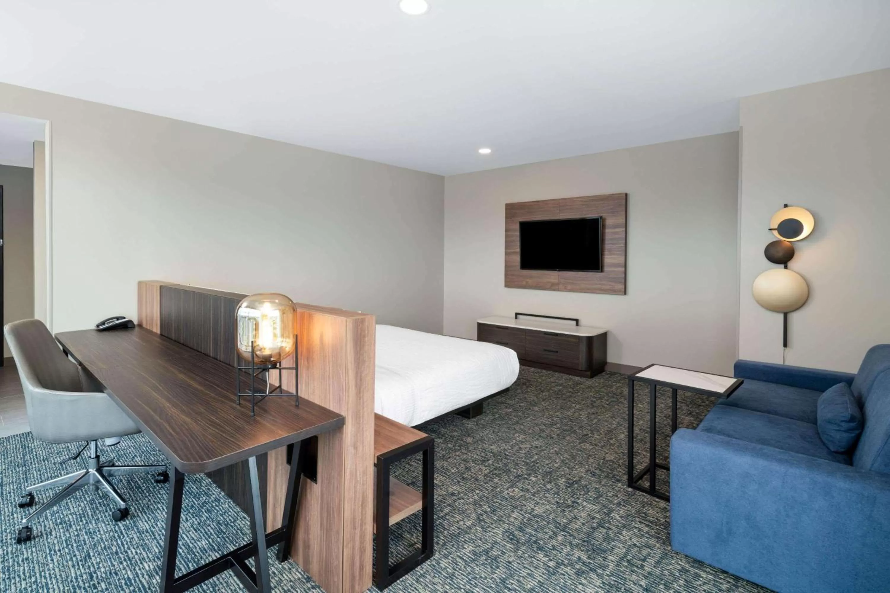 Photo of the whole room in La Quinta Inn & Suites by Wyndham Nashville Downtown Stadium